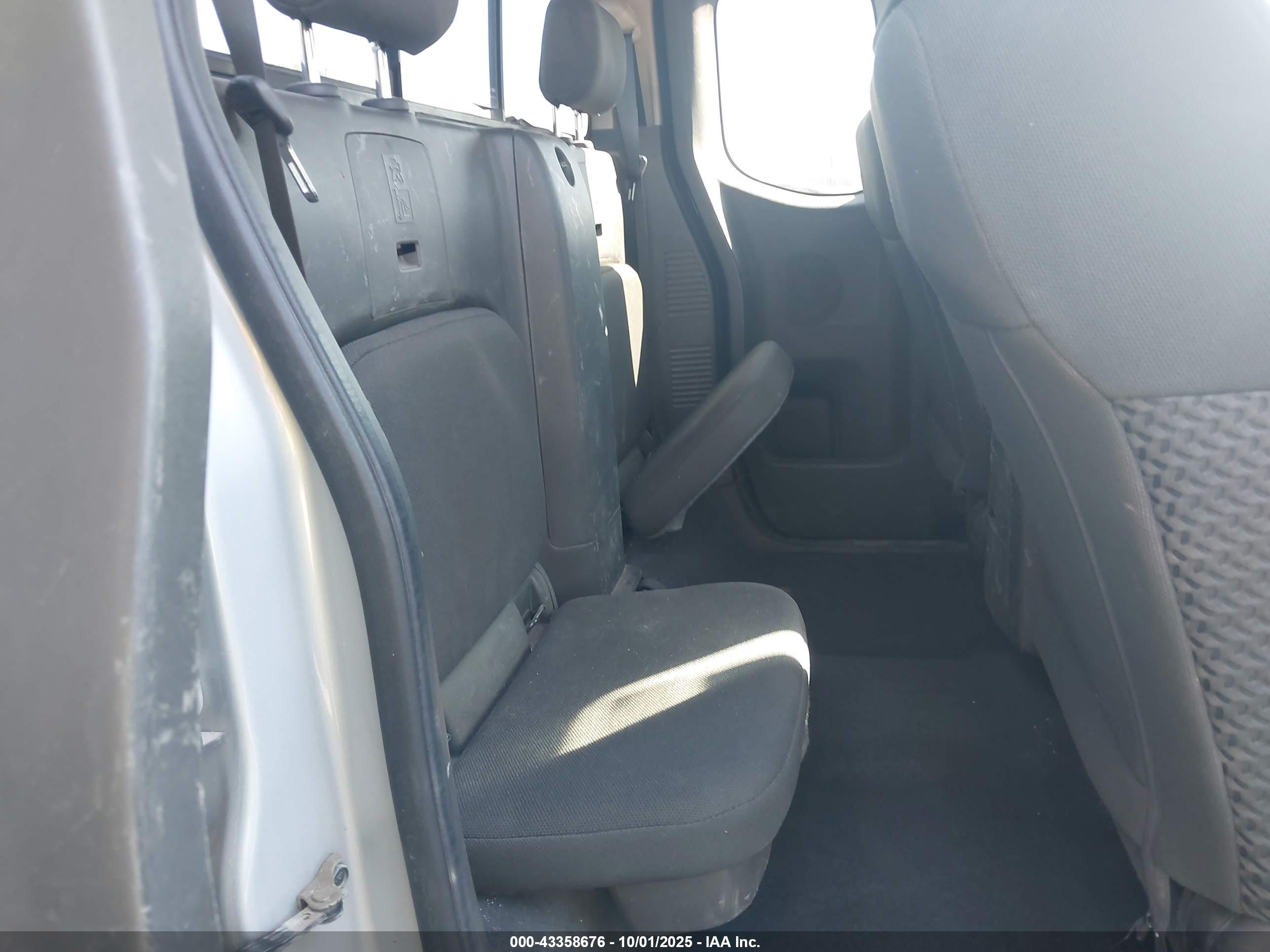 NISSAN FRONTIER image 8