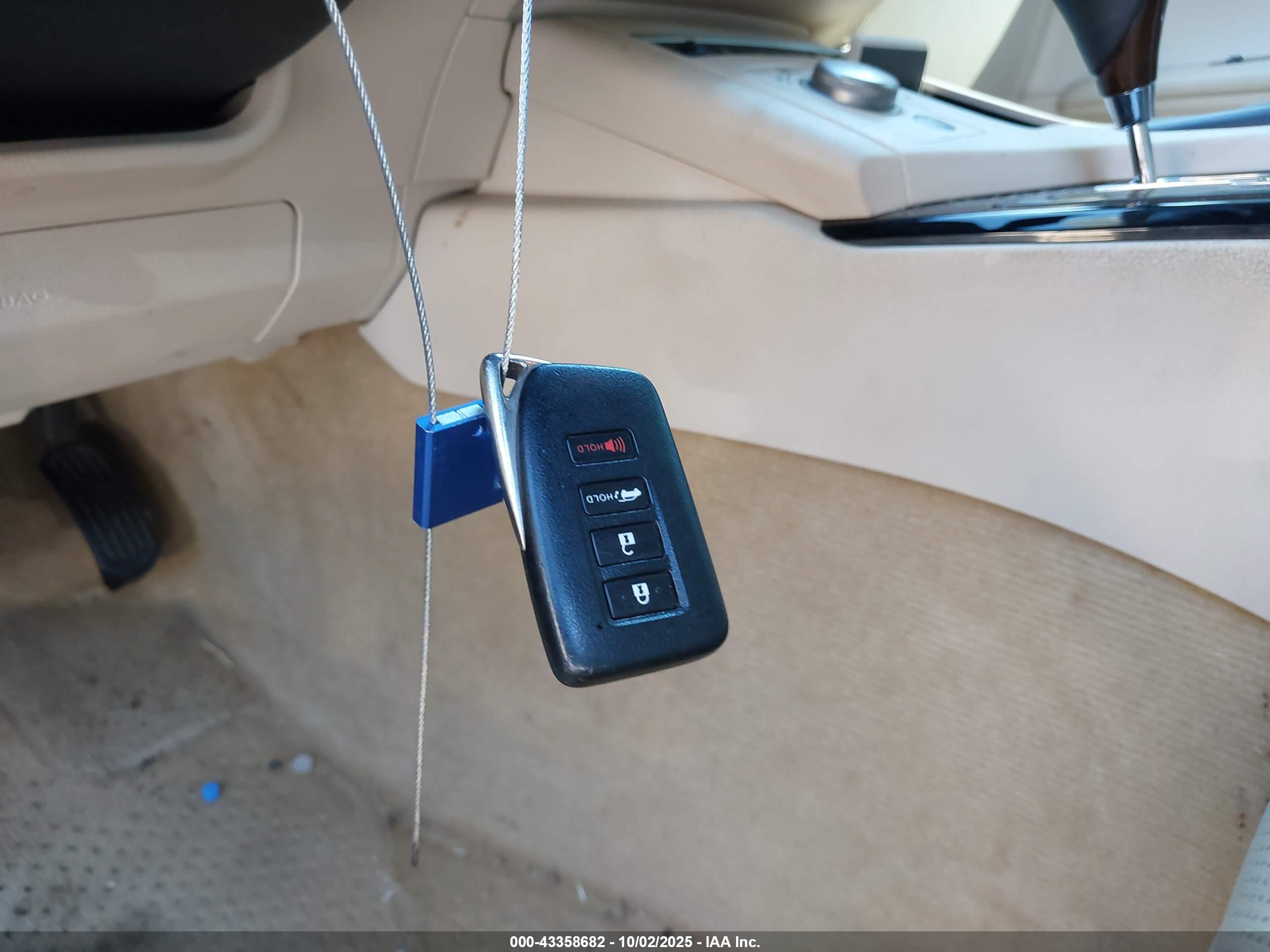 LEXUS ES image 11
