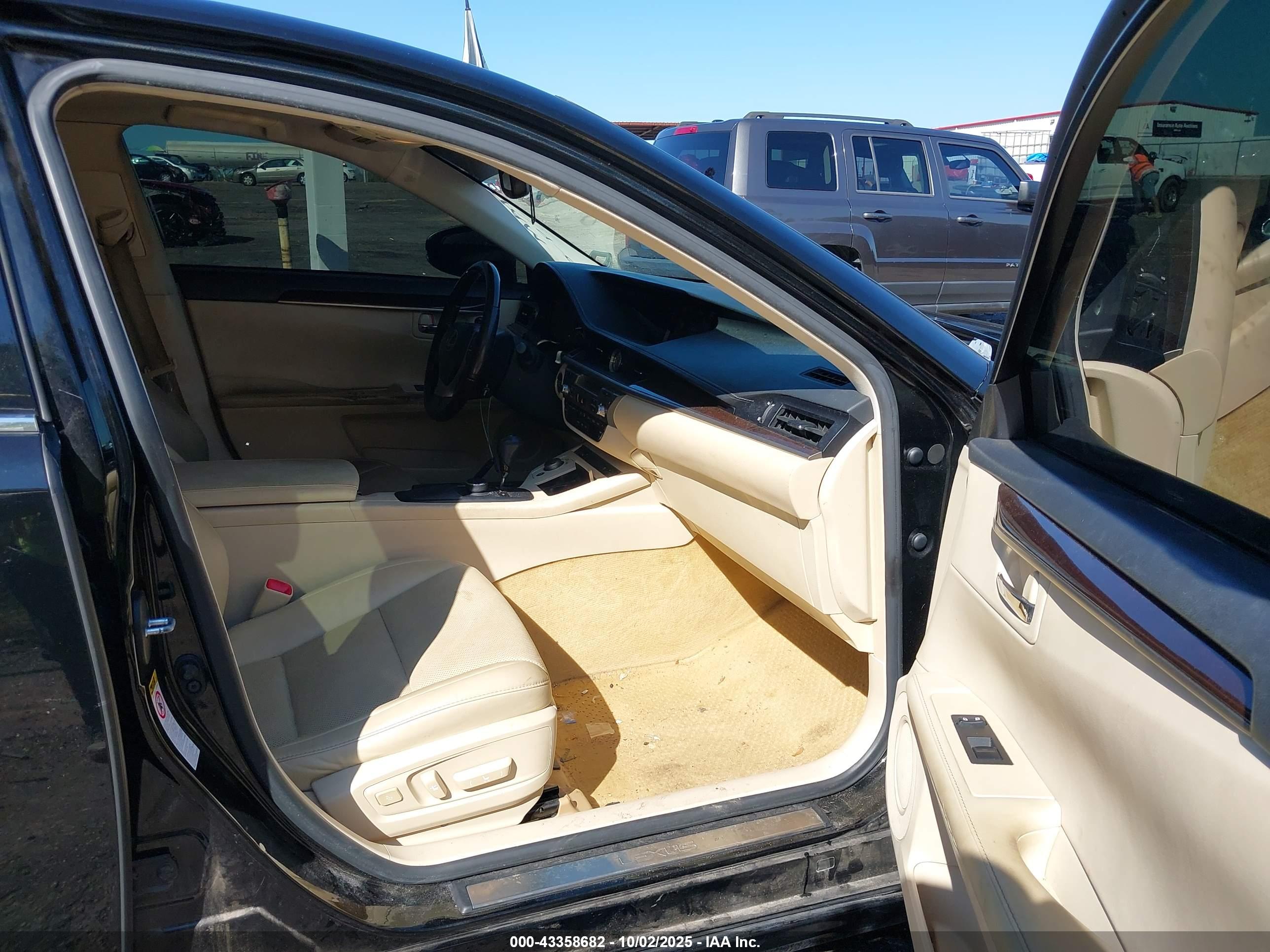 LEXUS ES image 5