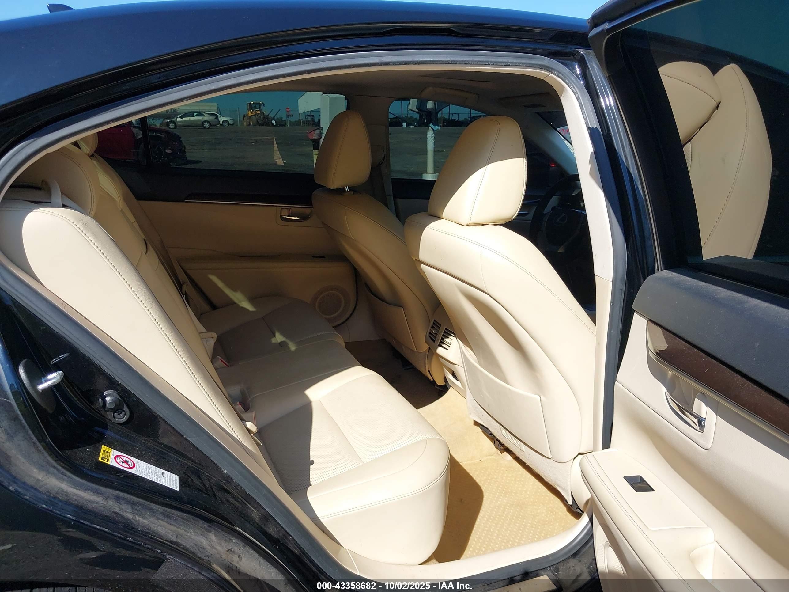 LEXUS ES image 8