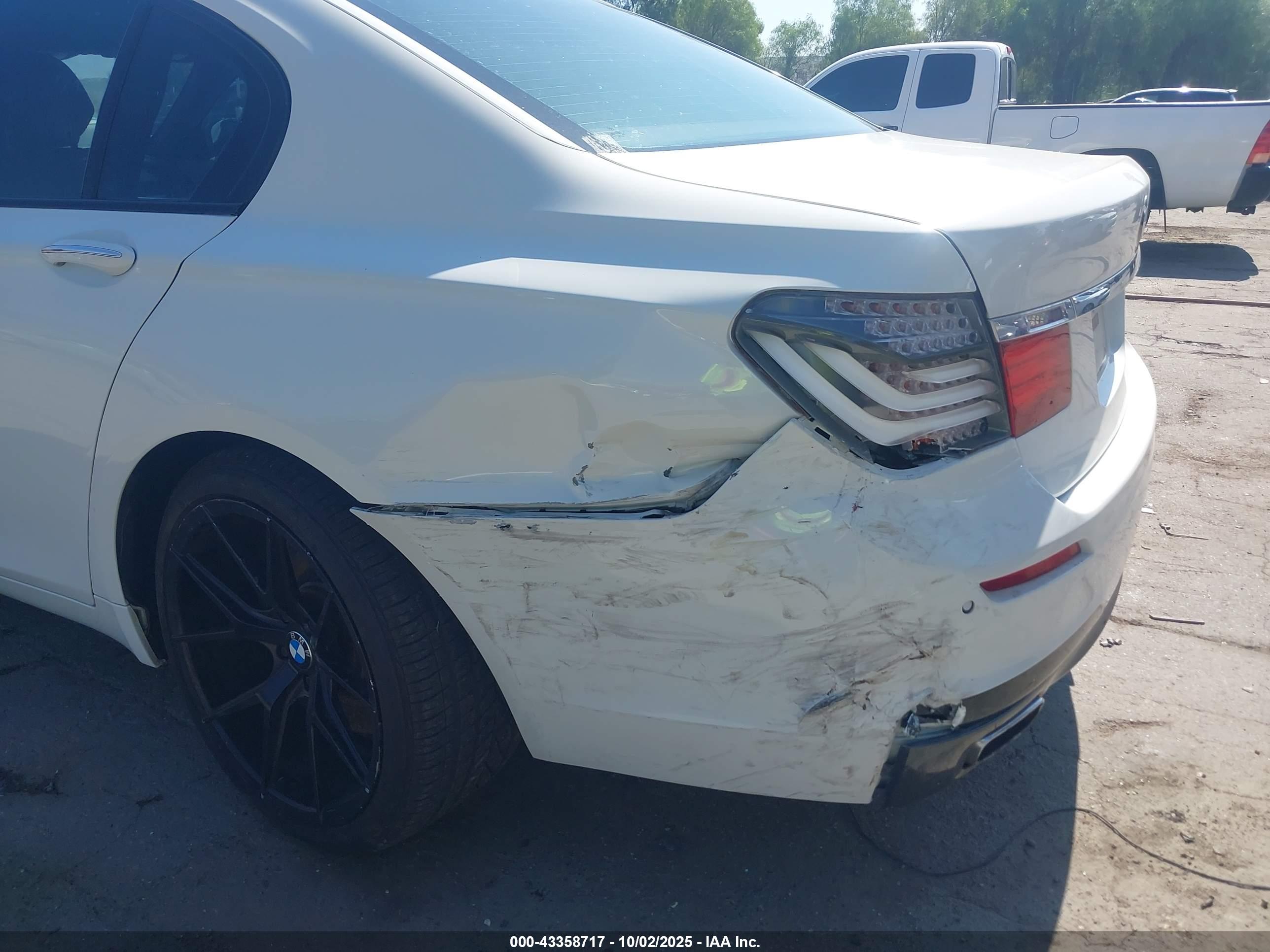 BMW 750LI image 6
