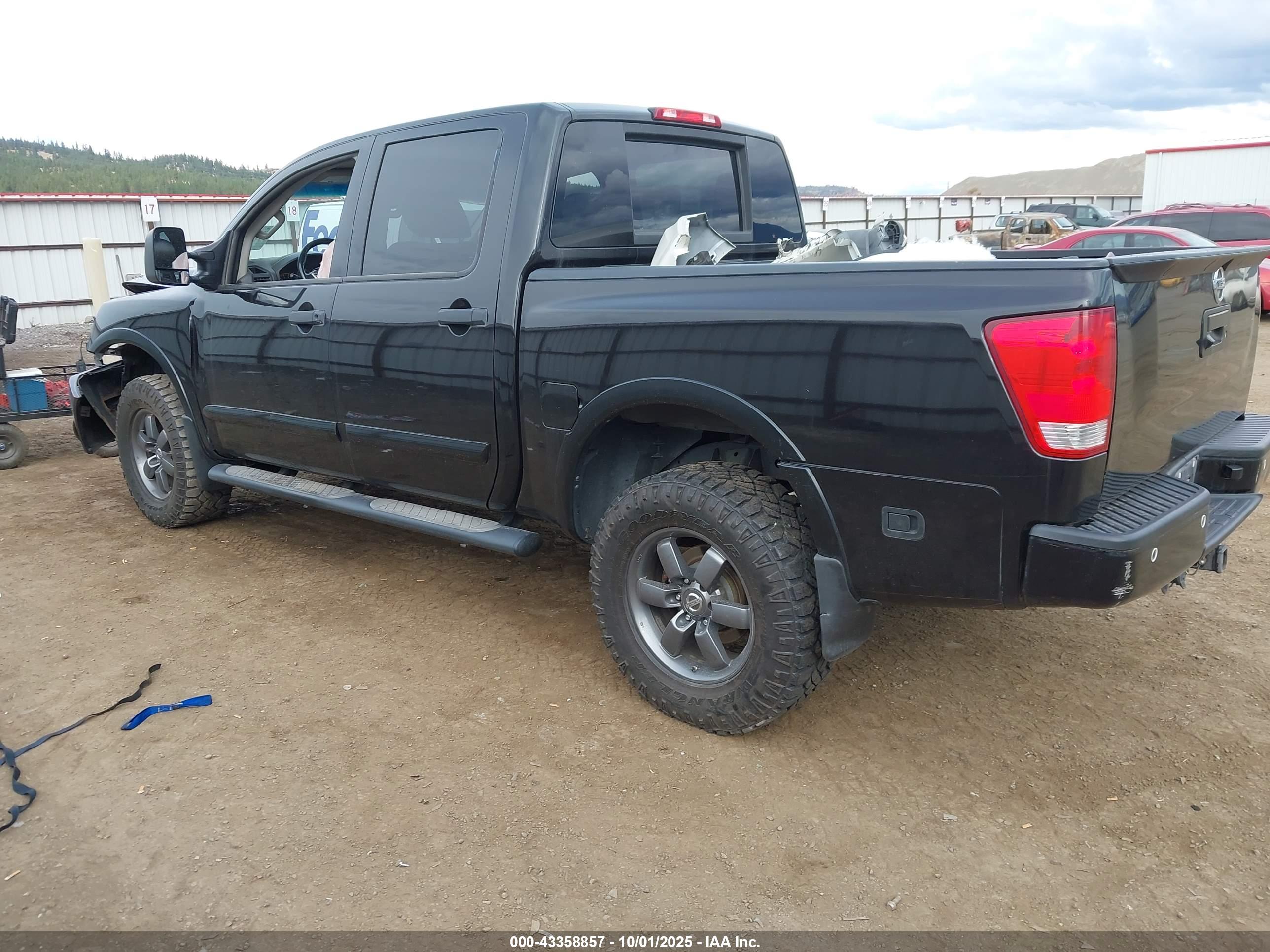 NISSAN TITAN image 3