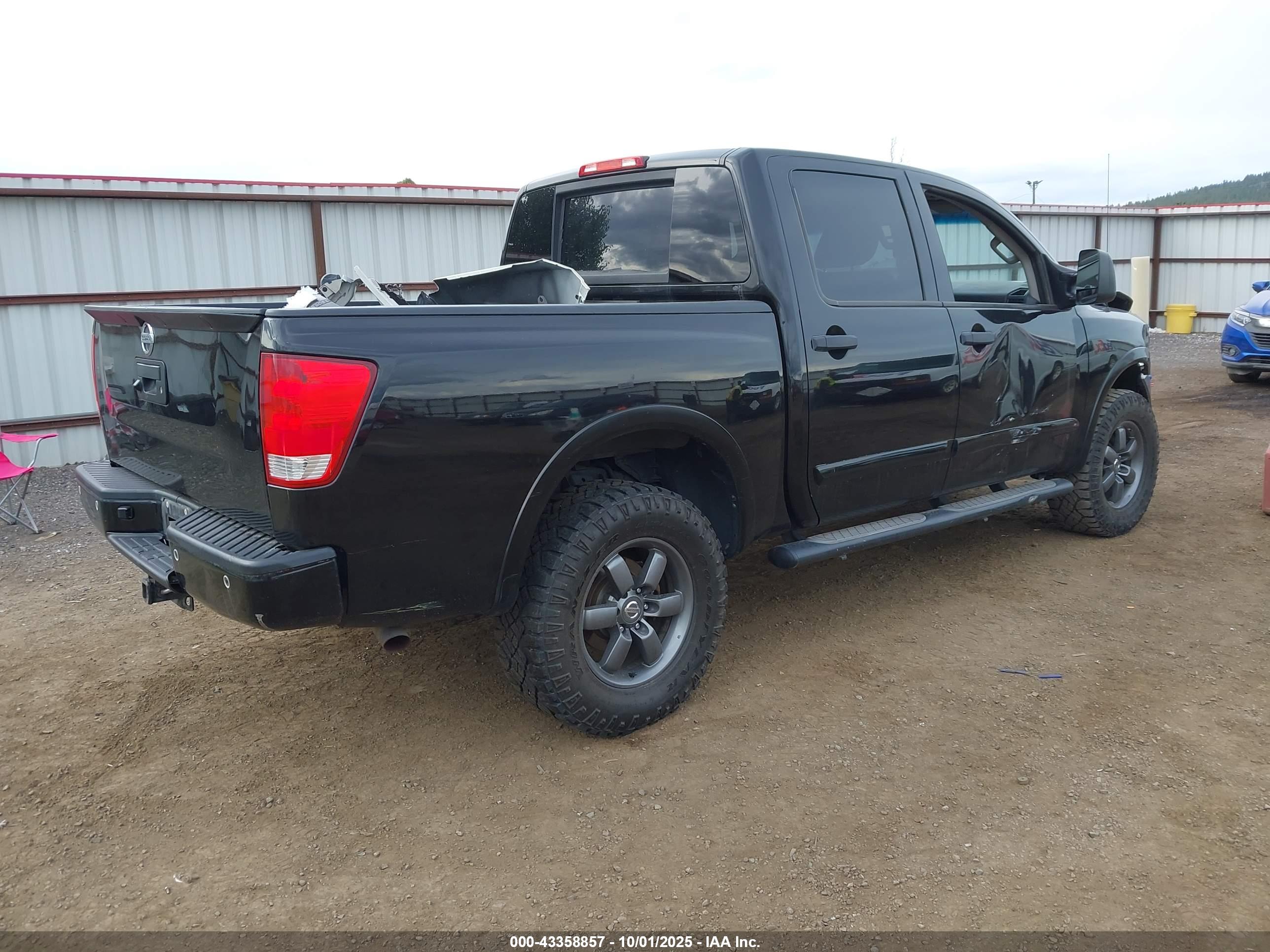 NISSAN TITAN image 4