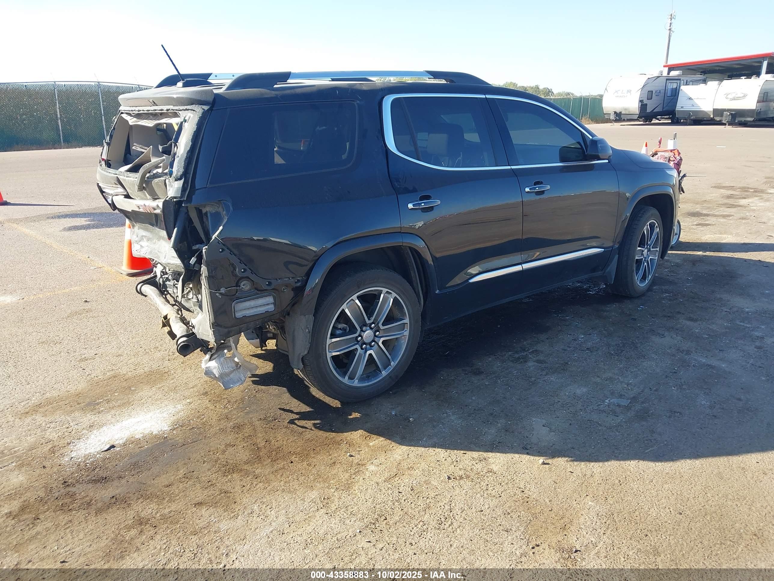 GMC ACADIA image 4