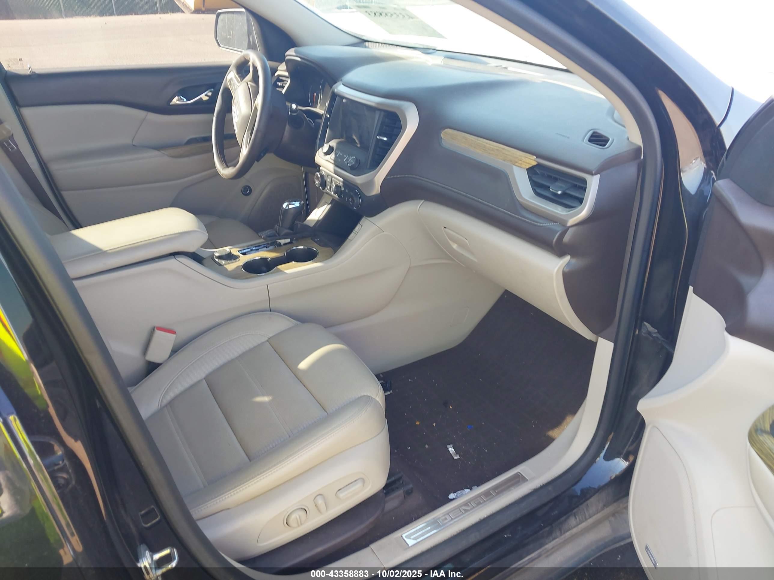GMC ACADIA image 5