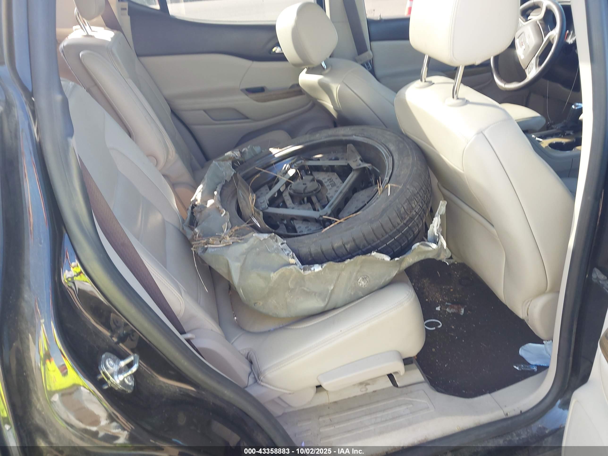 GMC ACADIA image 8