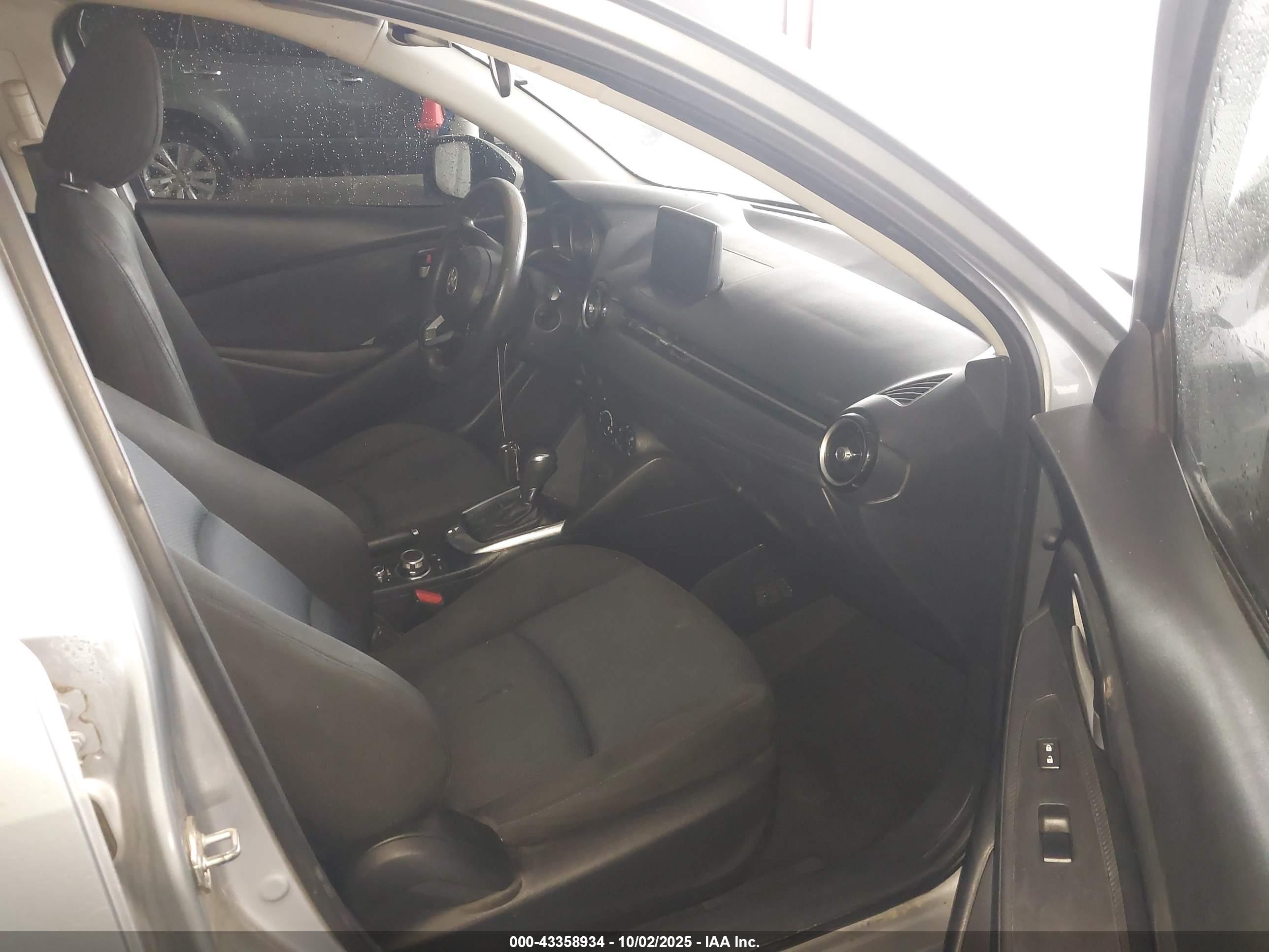 TOYOTA YARIS image 5
