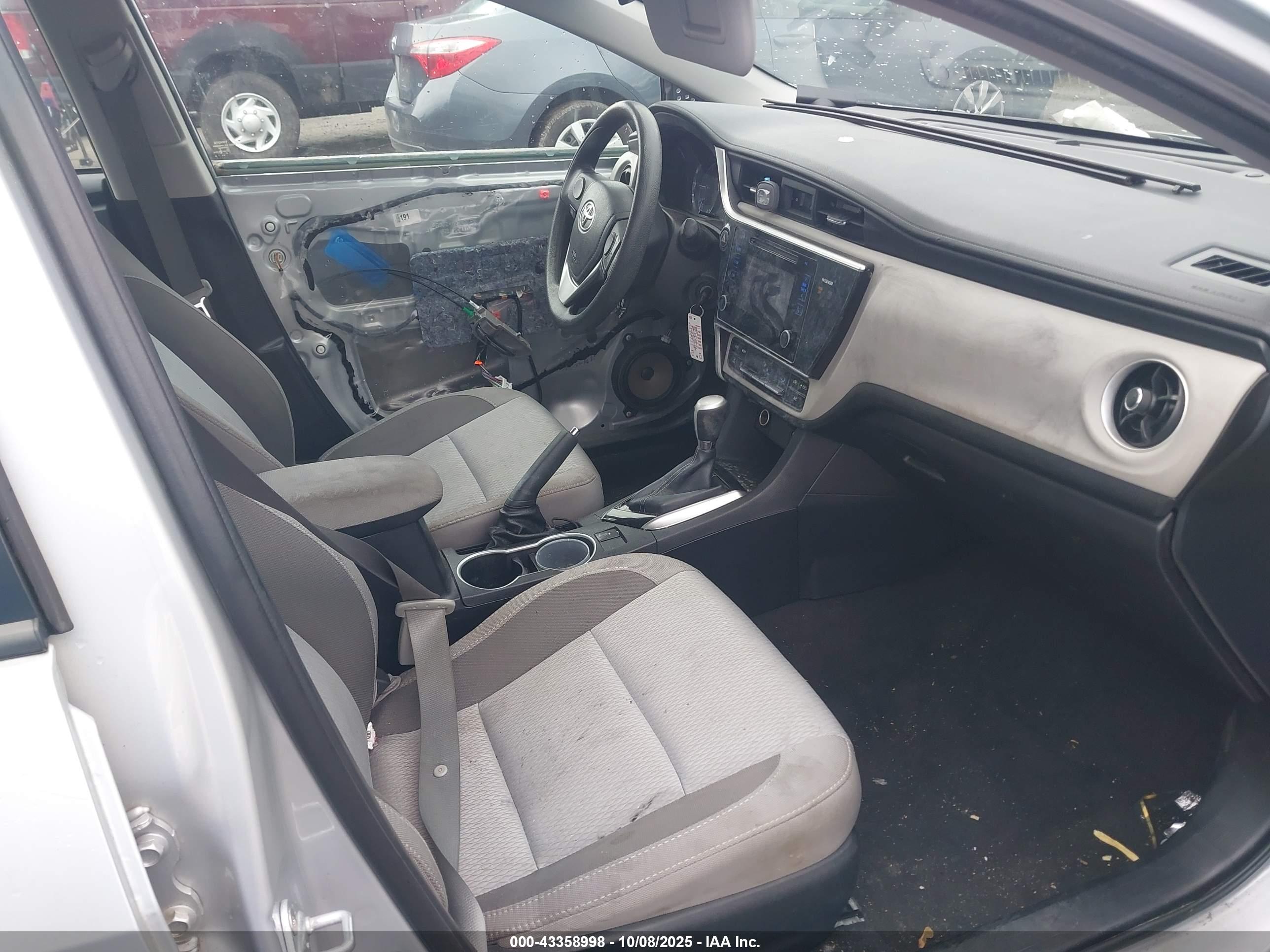 TOYOTA COROLLA image 5
