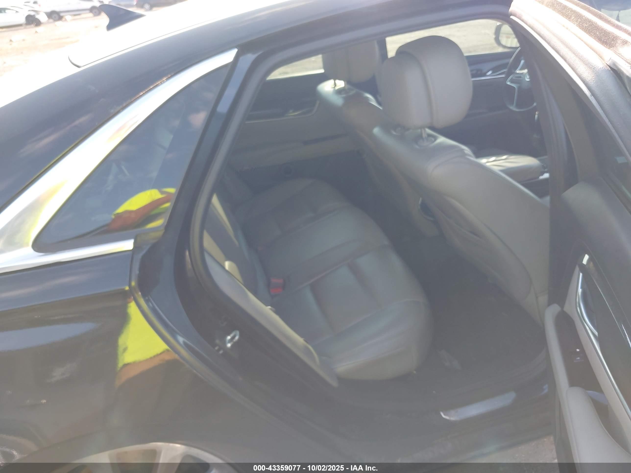 CADILLAC XTS image 8
