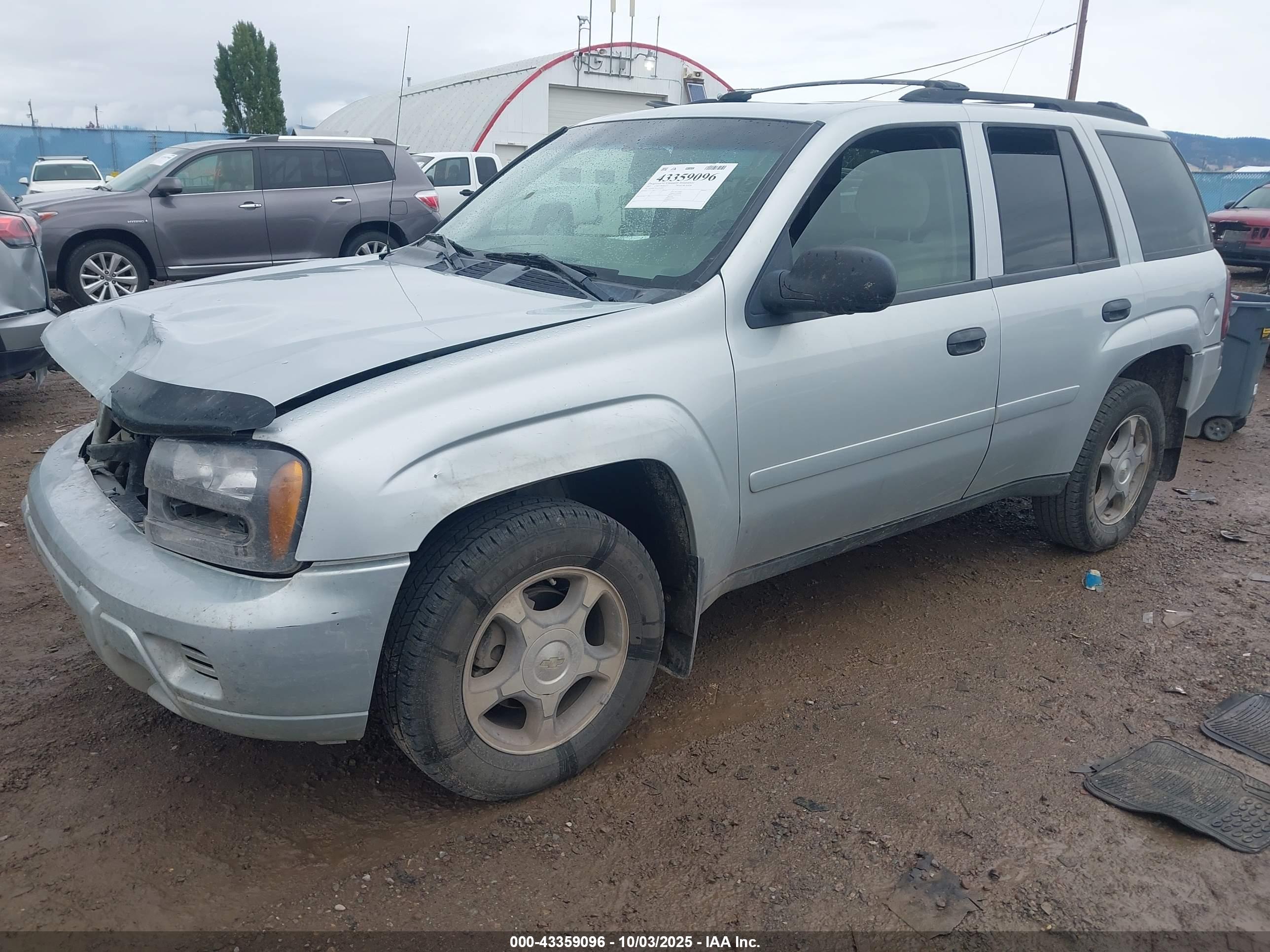 CHEVROLET TRAILBLAZER image 2