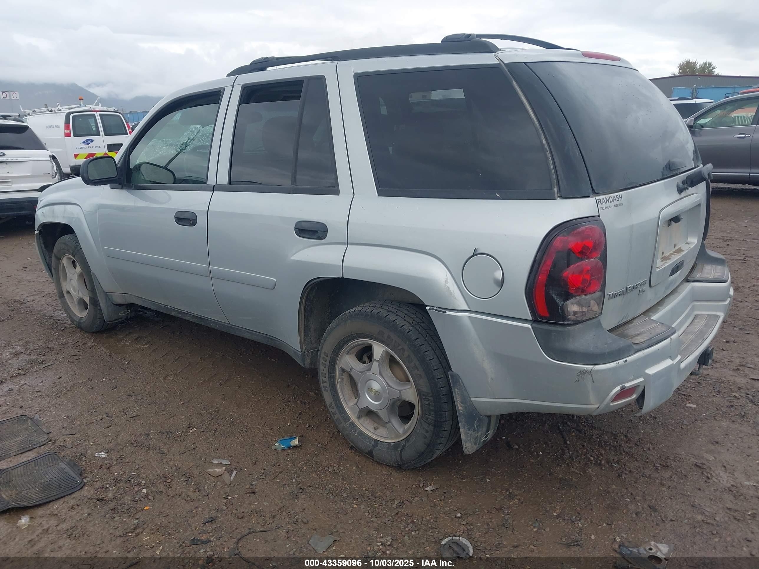 CHEVROLET TRAILBLAZER image 3