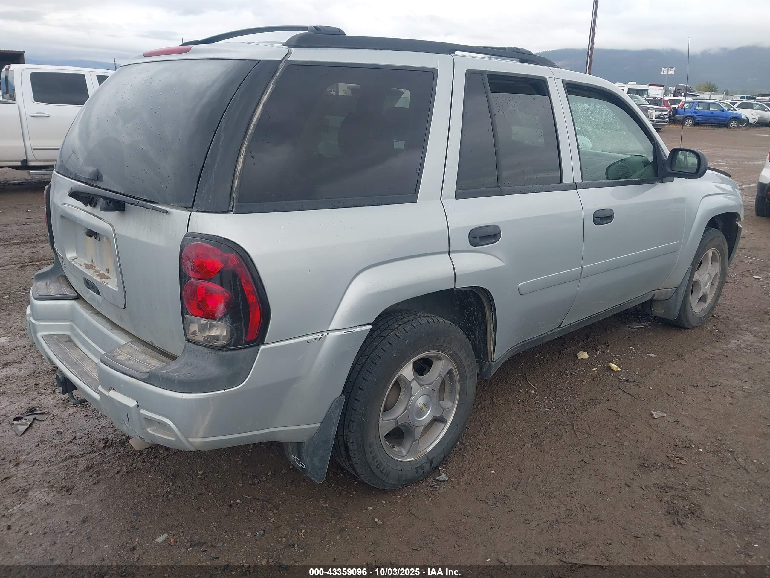 CHEVROLET TRAILBLAZER image 4