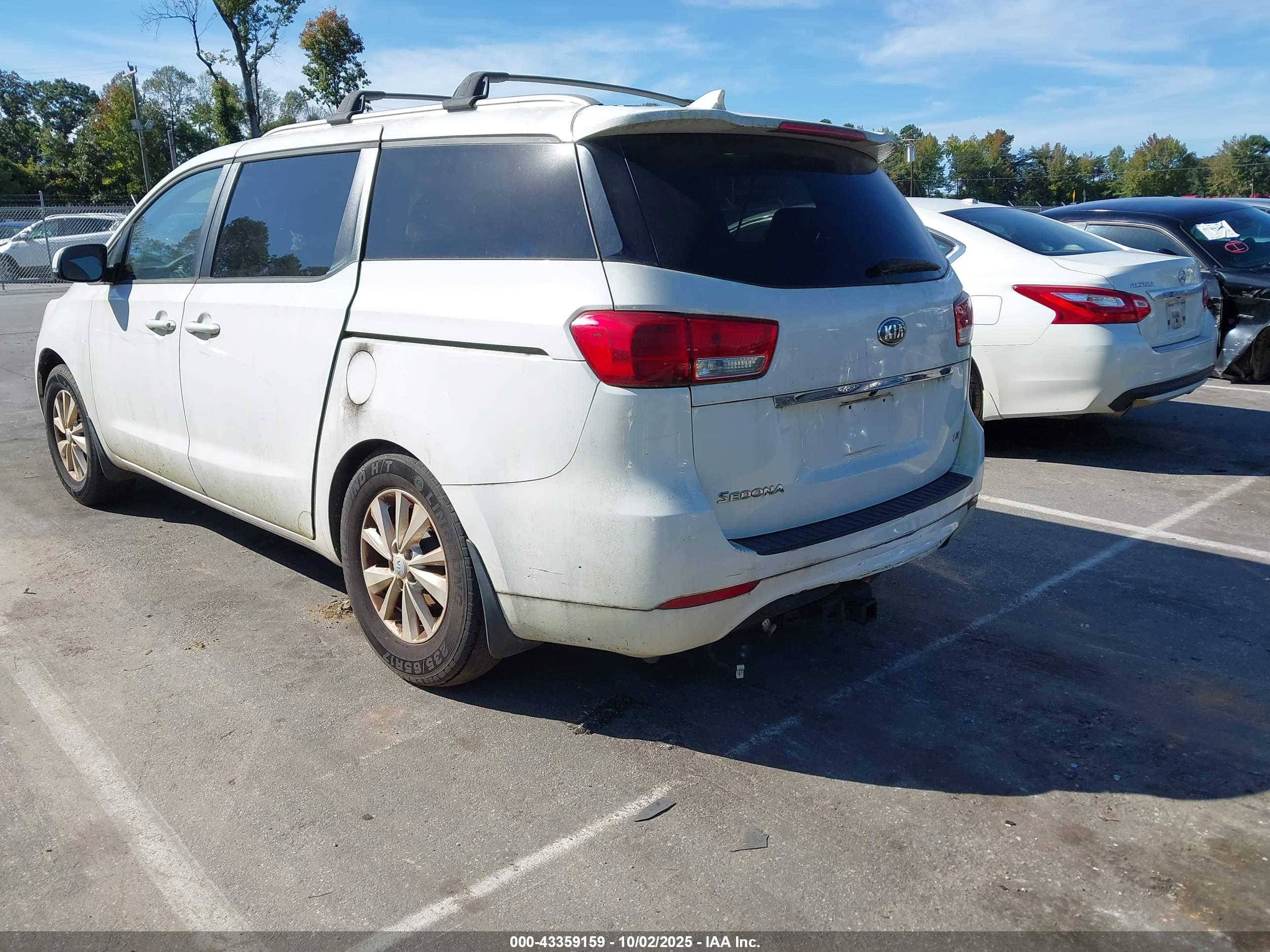 KIA SEDONA image 3