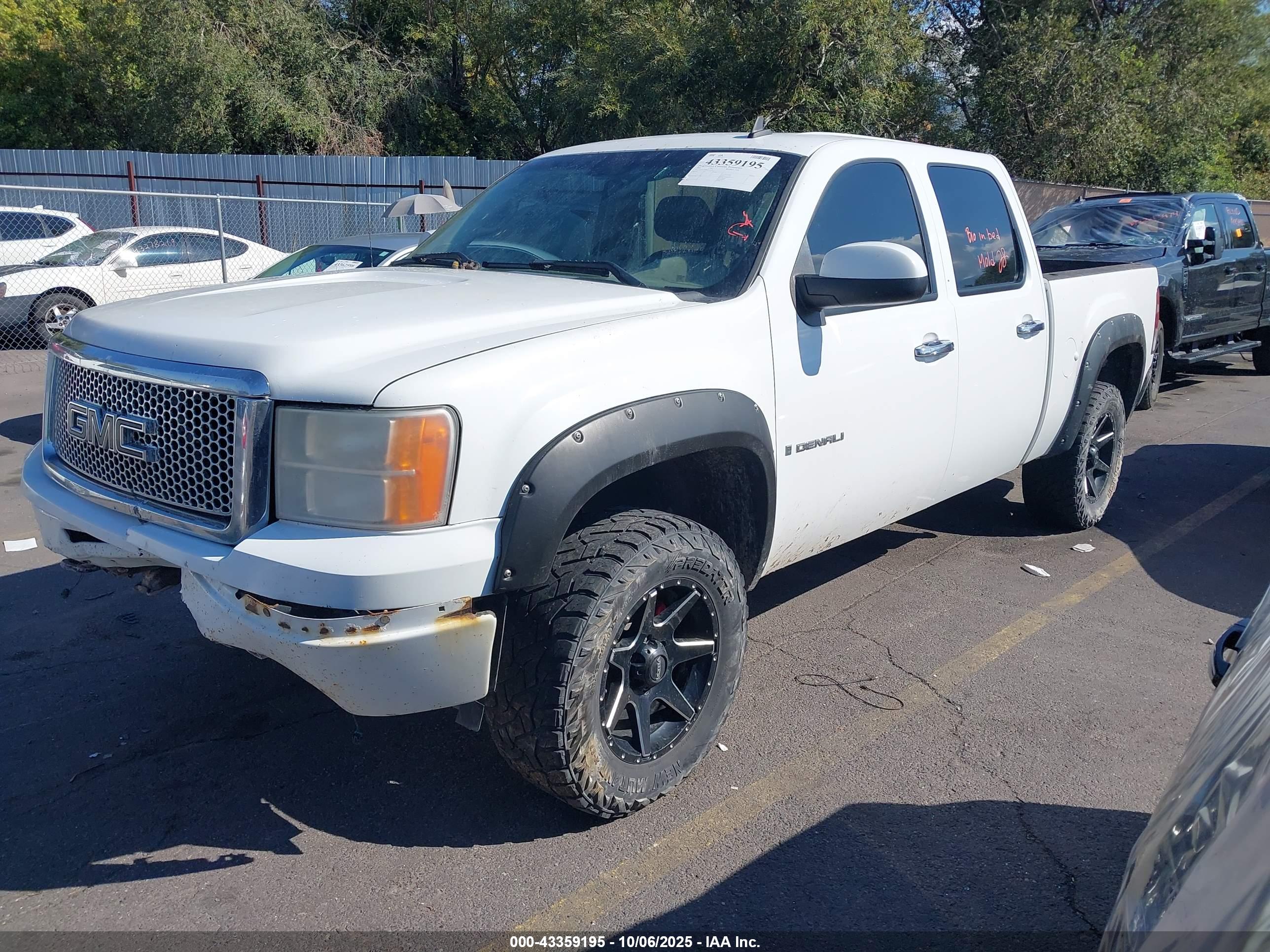 GMC SIERRA image 2
