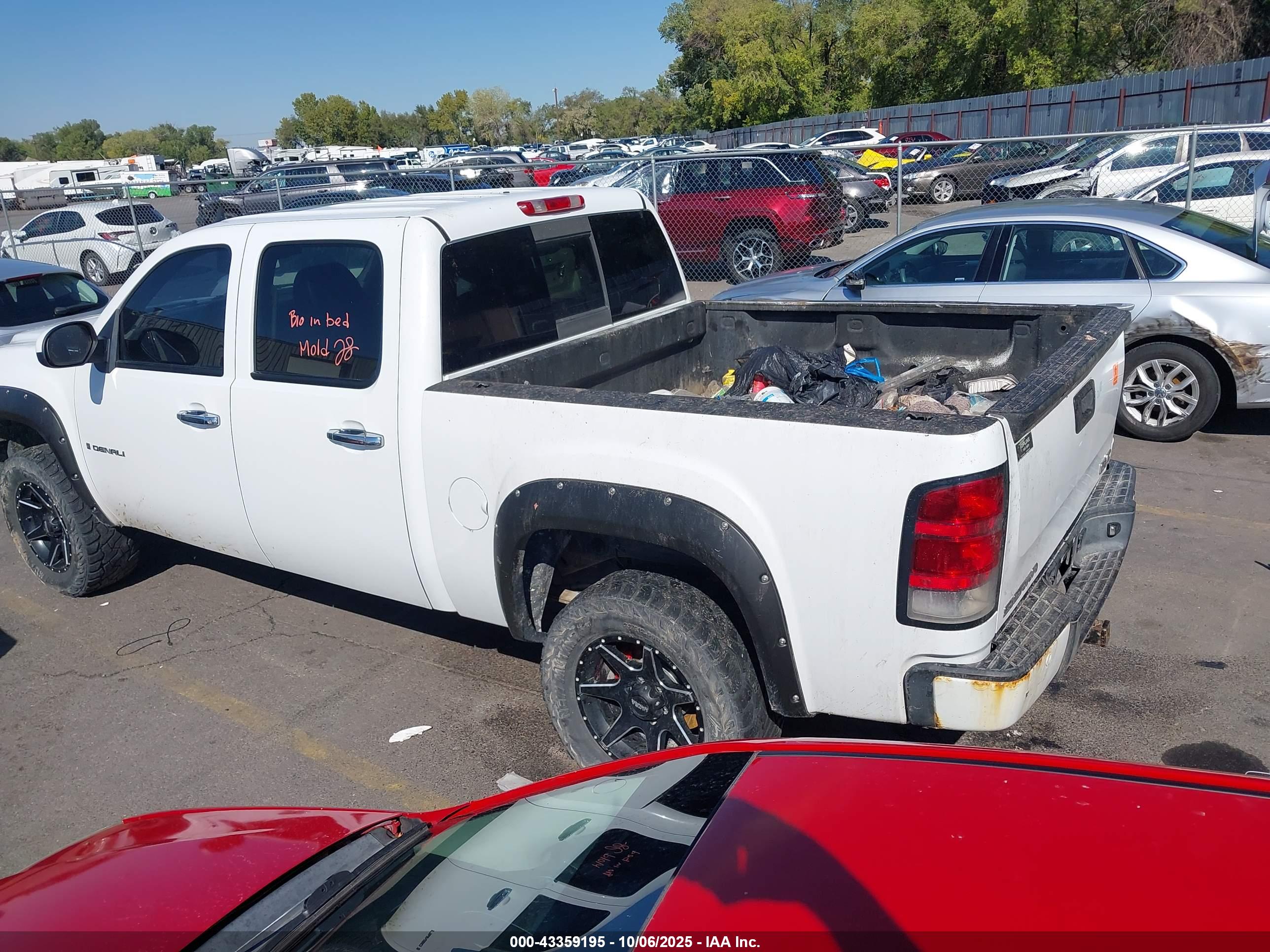 GMC SIERRA image 3