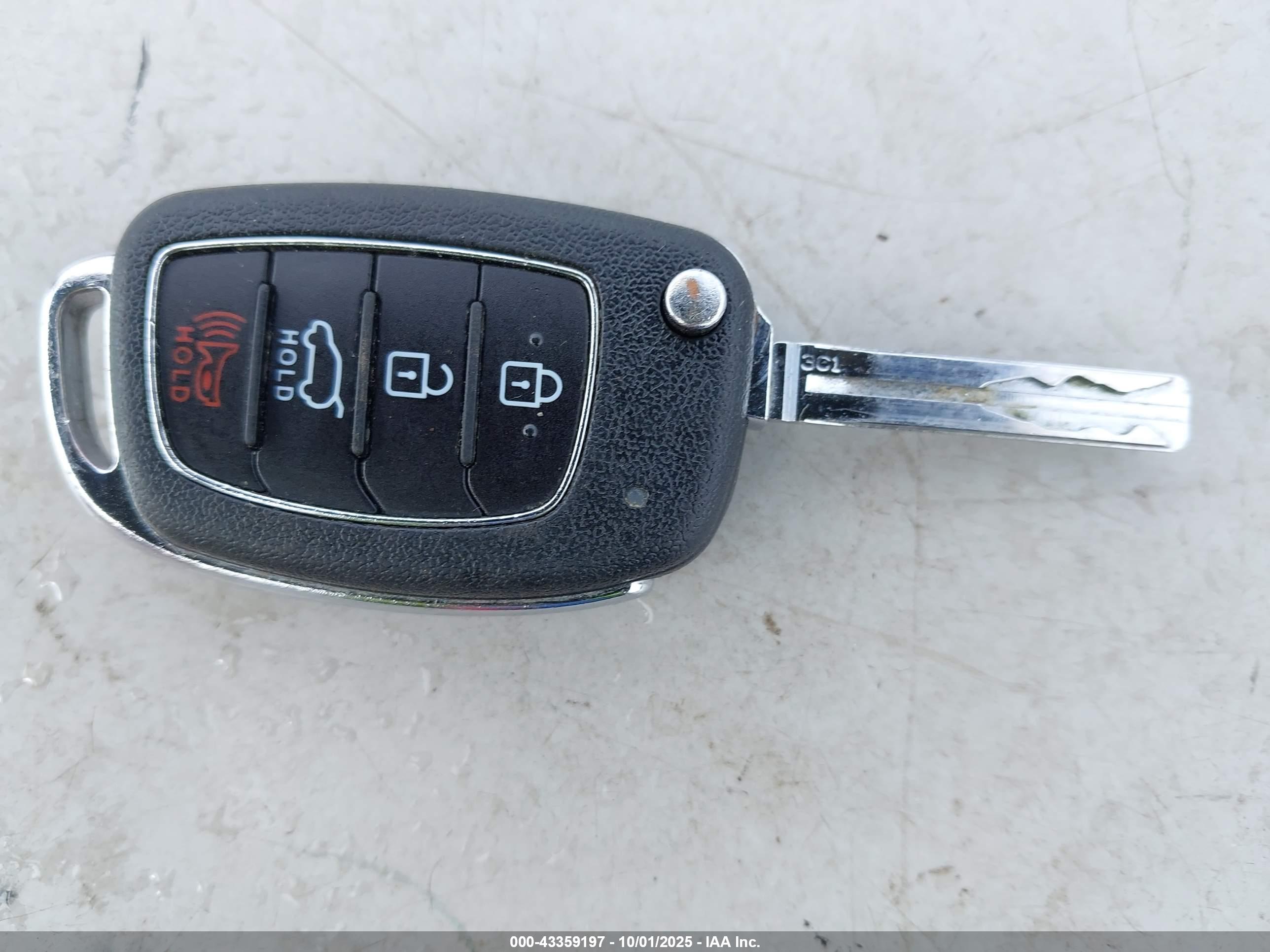 HYUNDAI TUCSON image 11