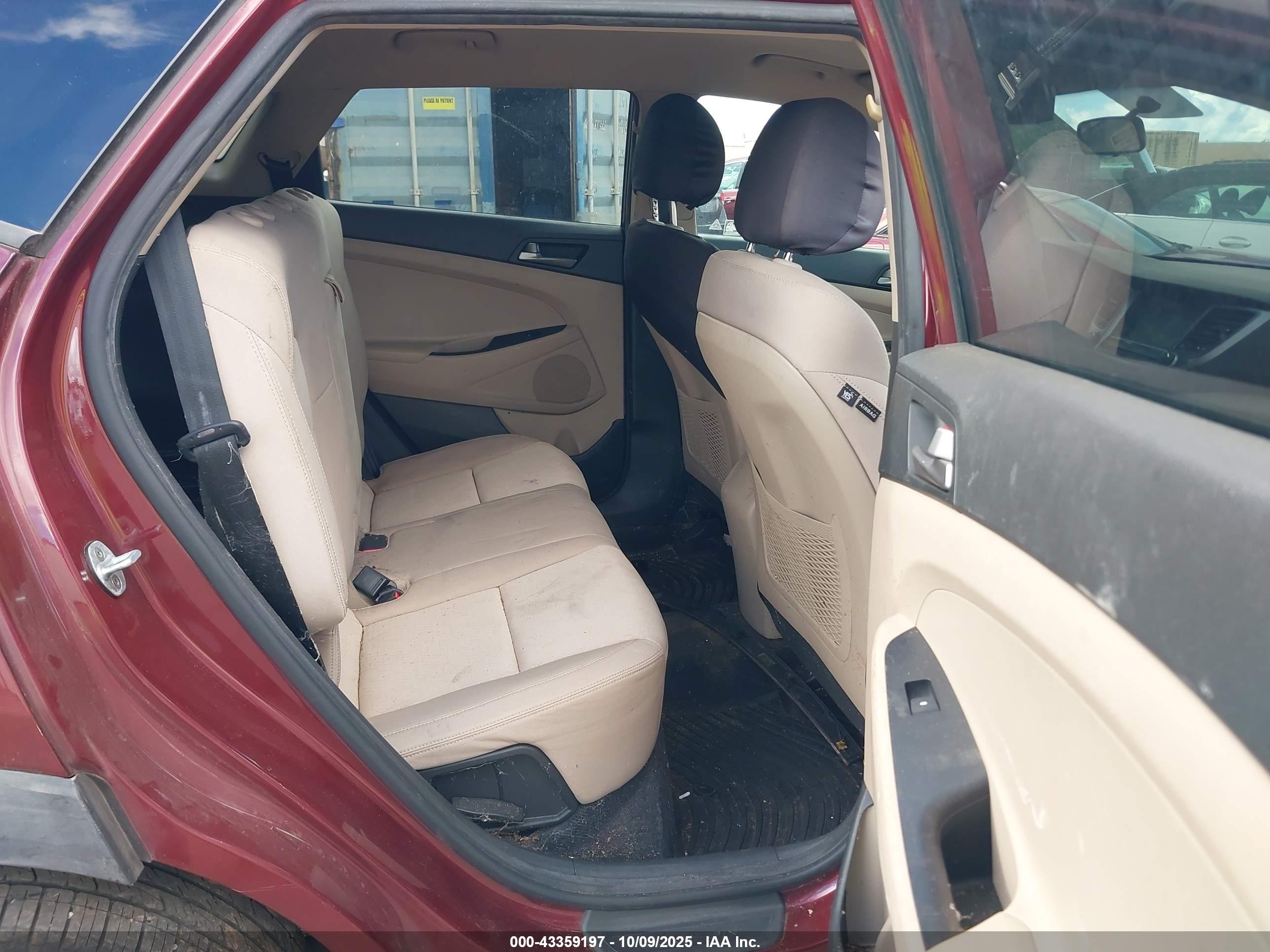 HYUNDAI TUCSON image 8