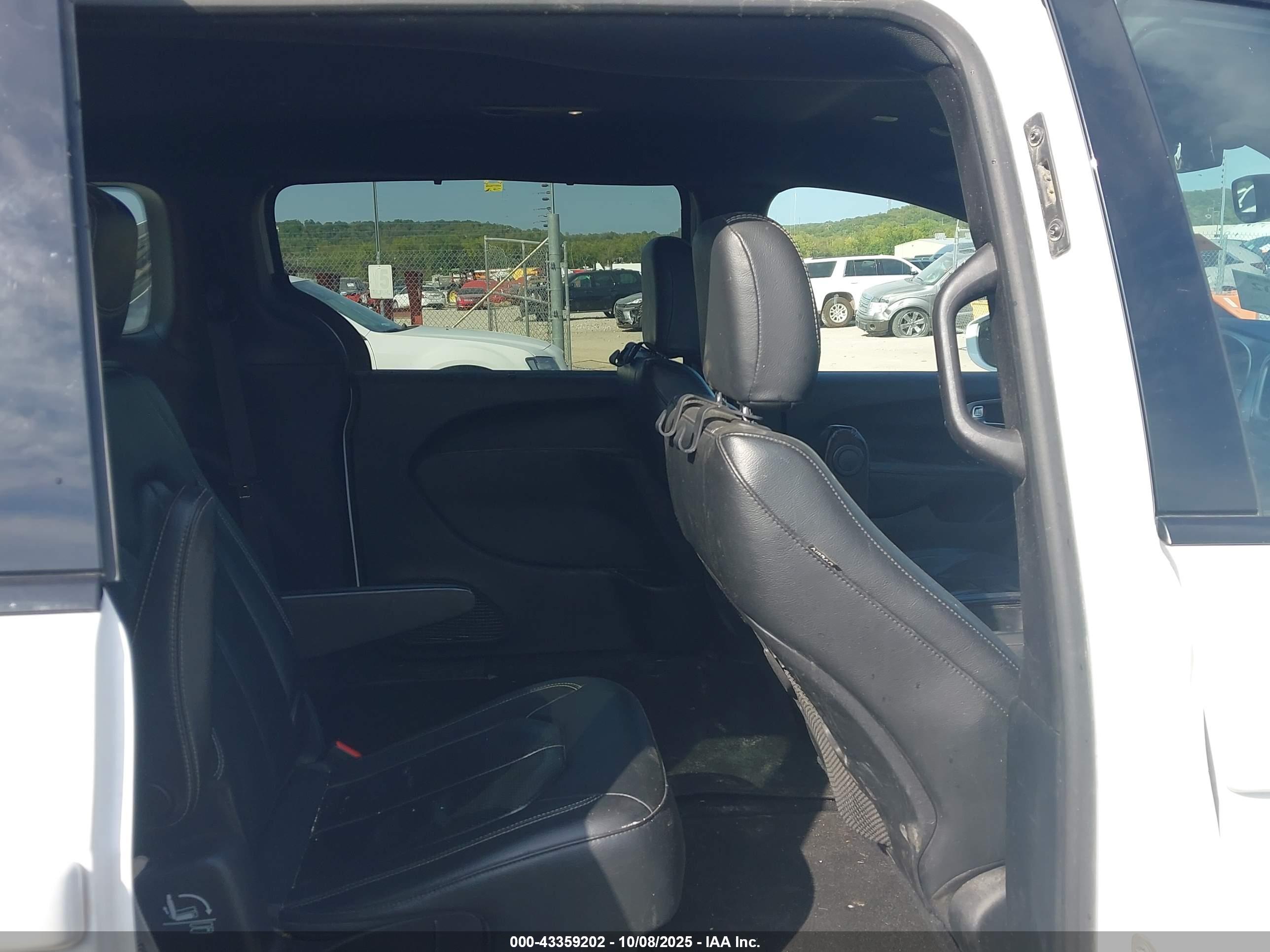 CHRYSLER PACIFICA image 8