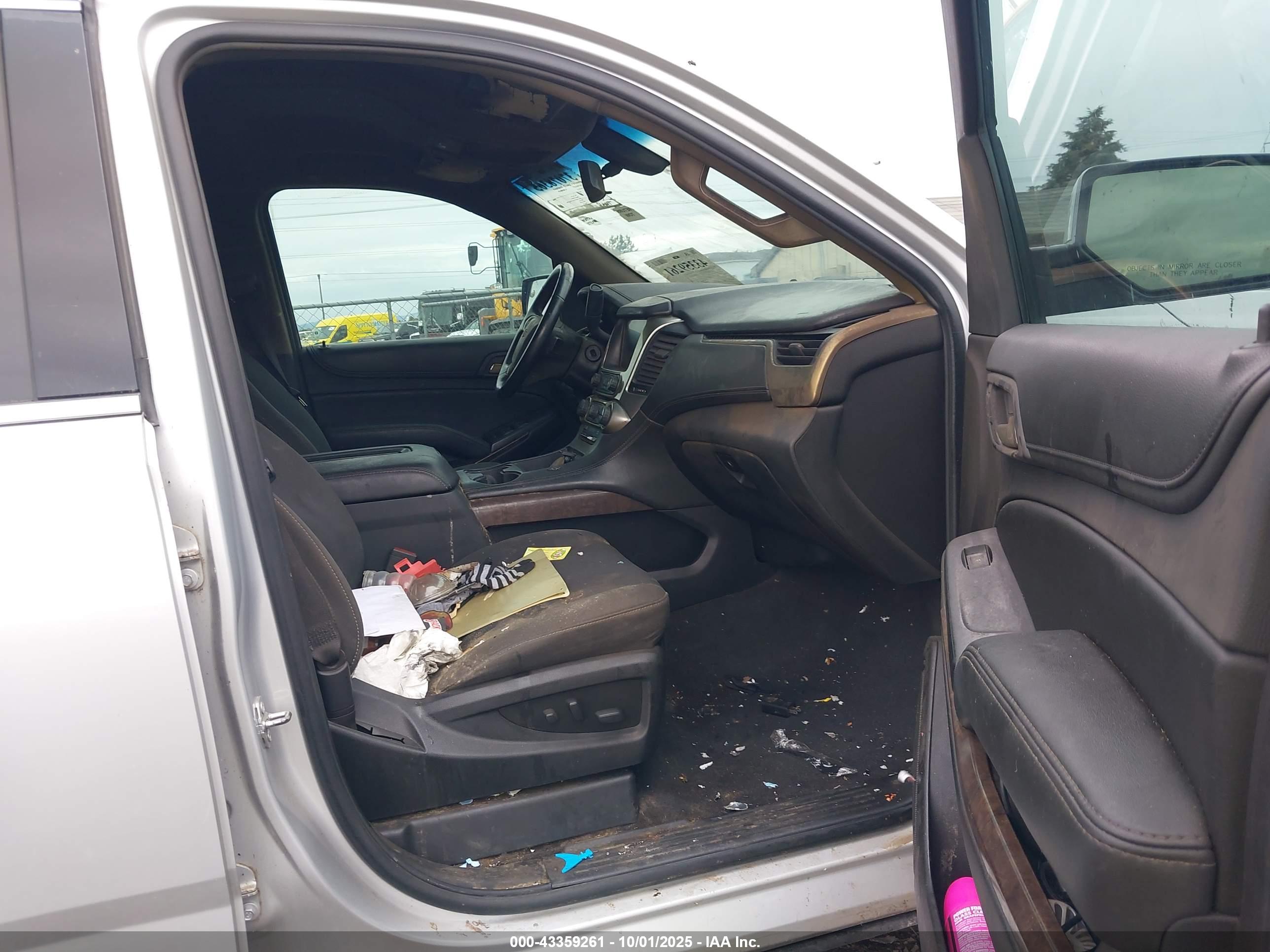 CHEVROLET SUBURBAN image 5