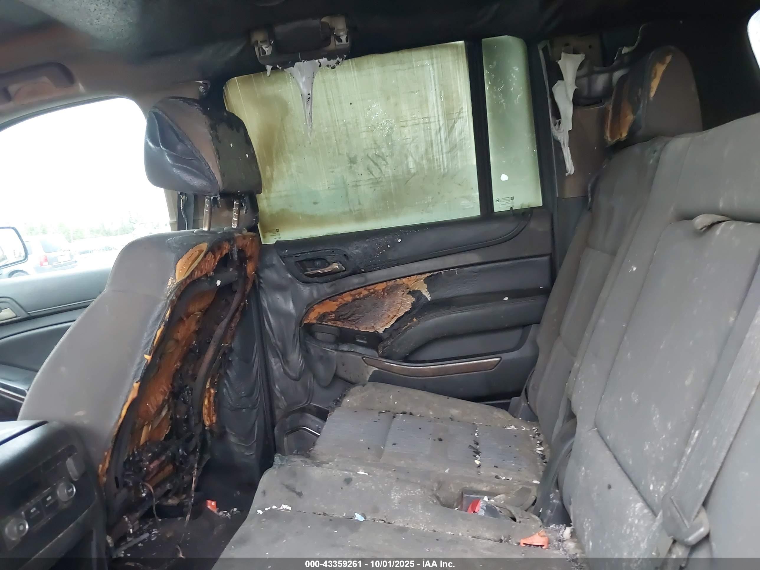 CHEVROLET SUBURBAN image 6