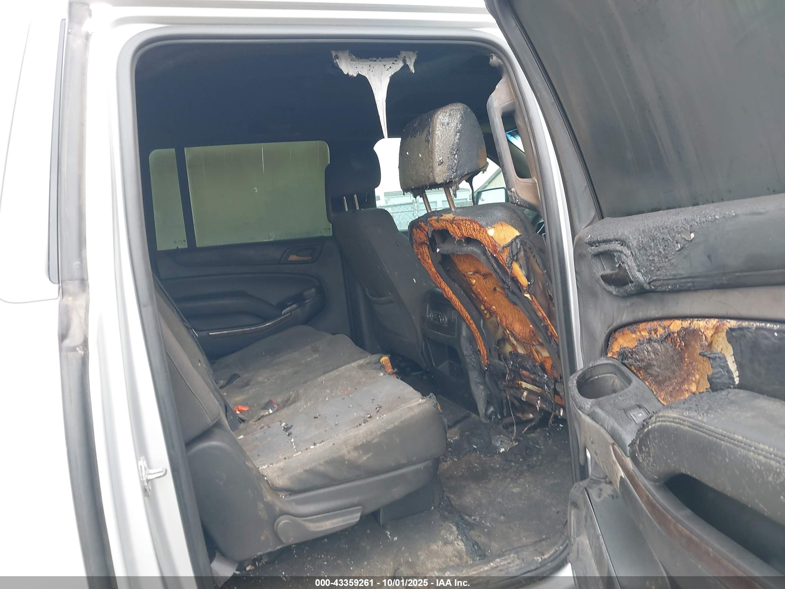 CHEVROLET SUBURBAN image 8