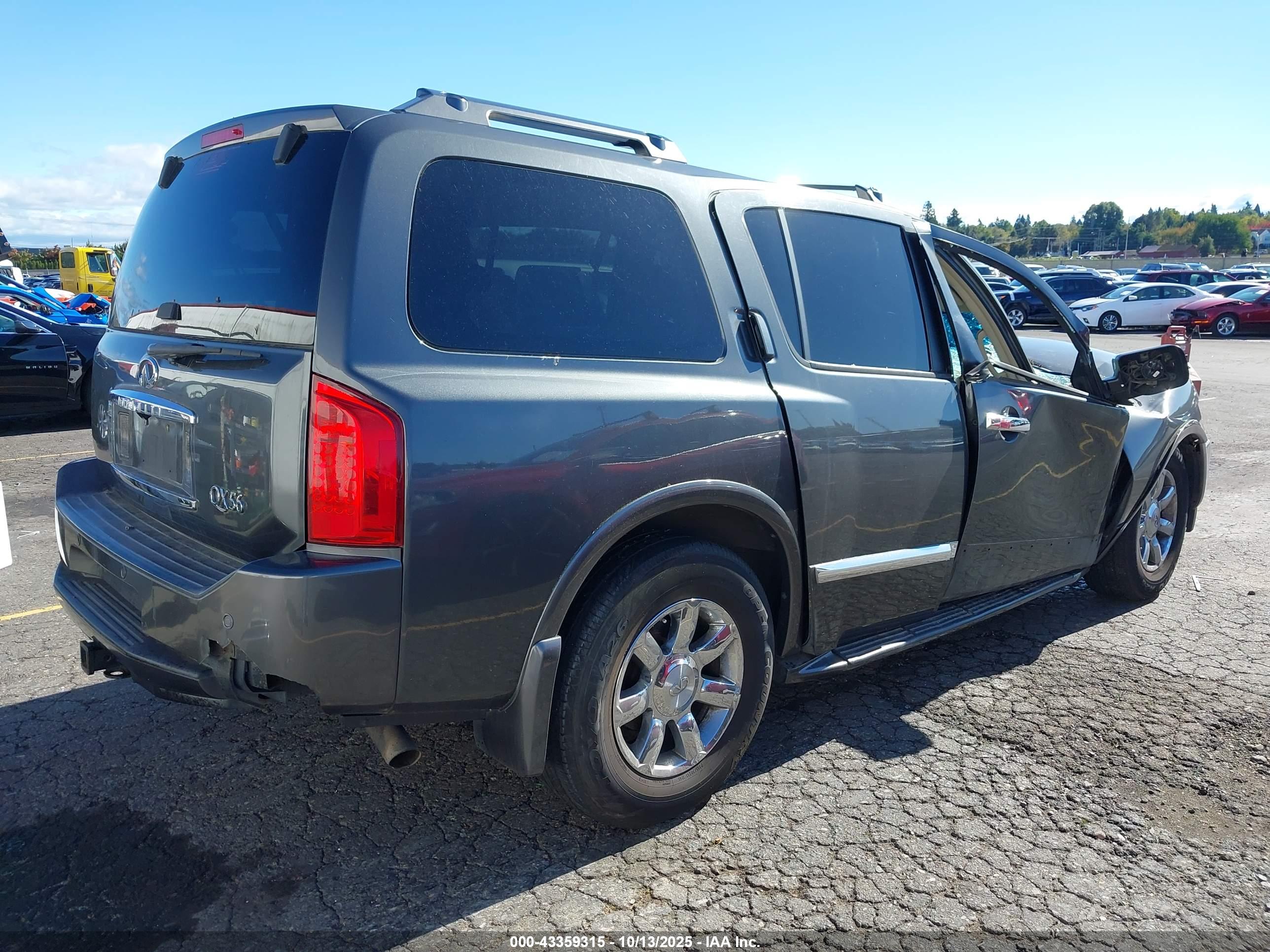 INFINITI QX56 image 4