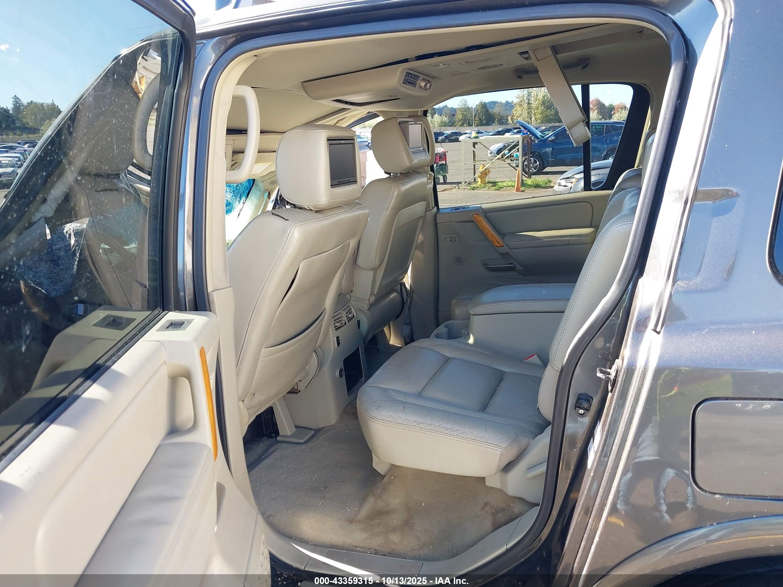 INFINITI QX56 image 8
