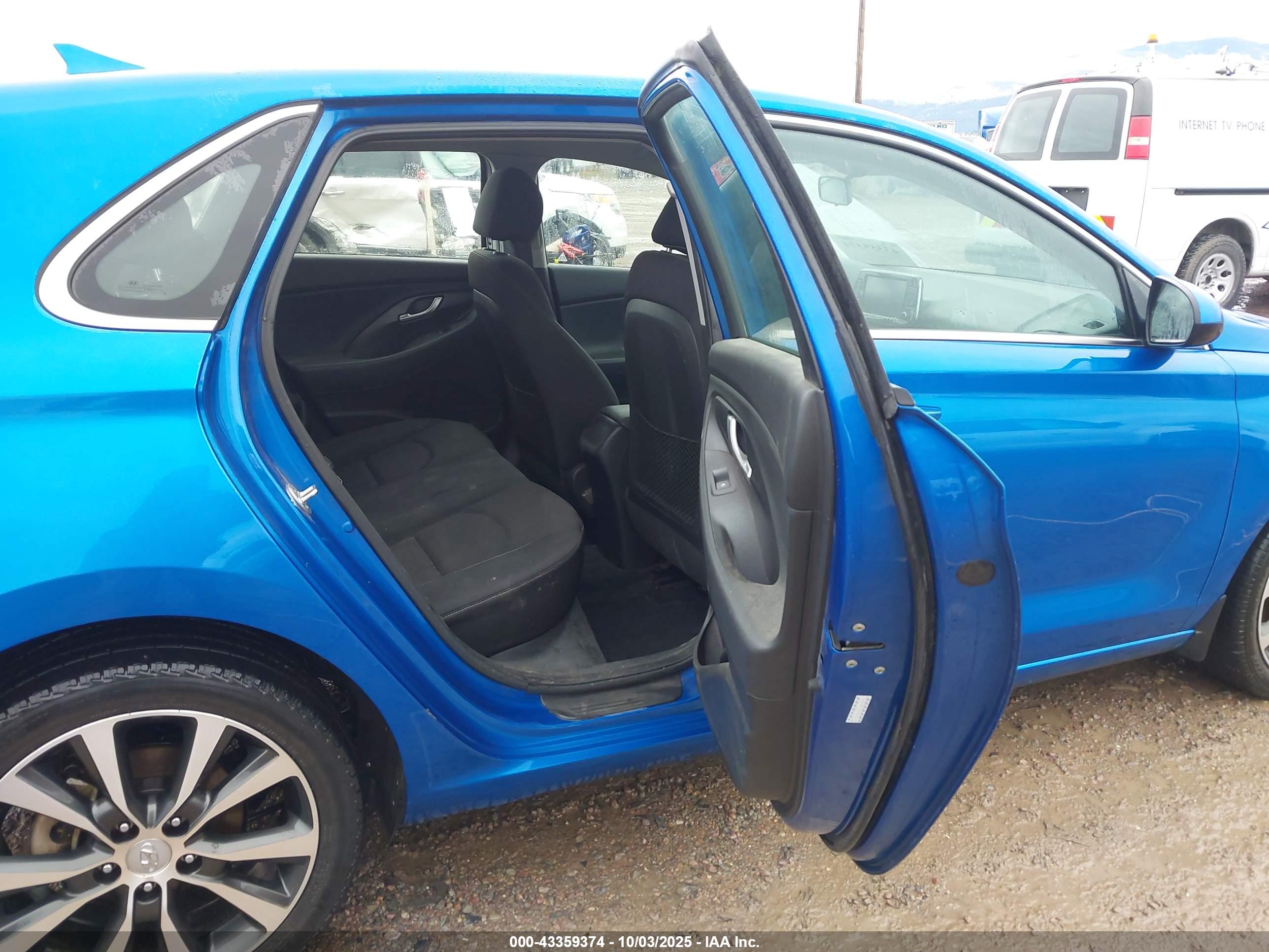 HYUNDAI ELANTRA image 8