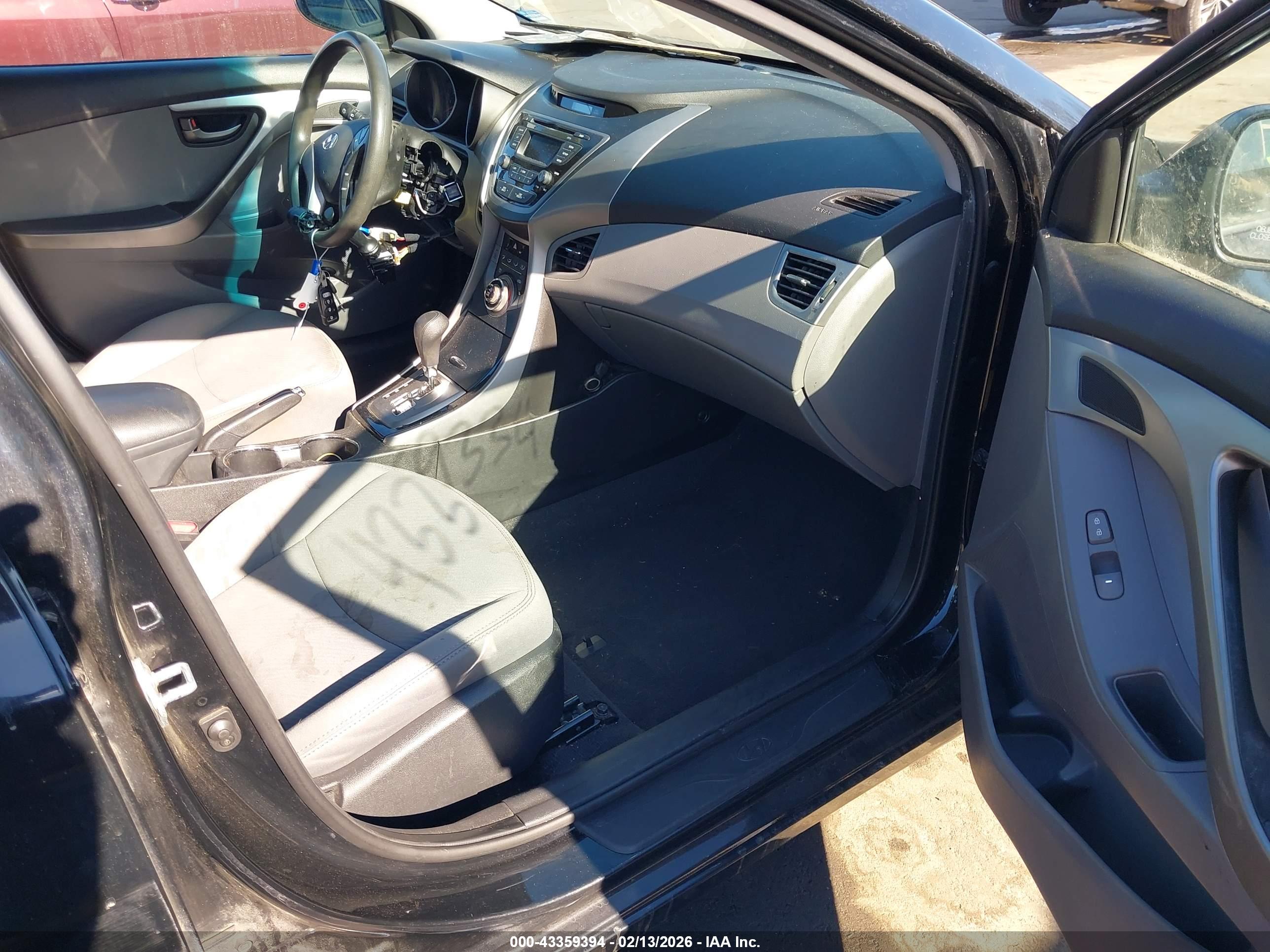 HYUNDAI ELANTRA image 5