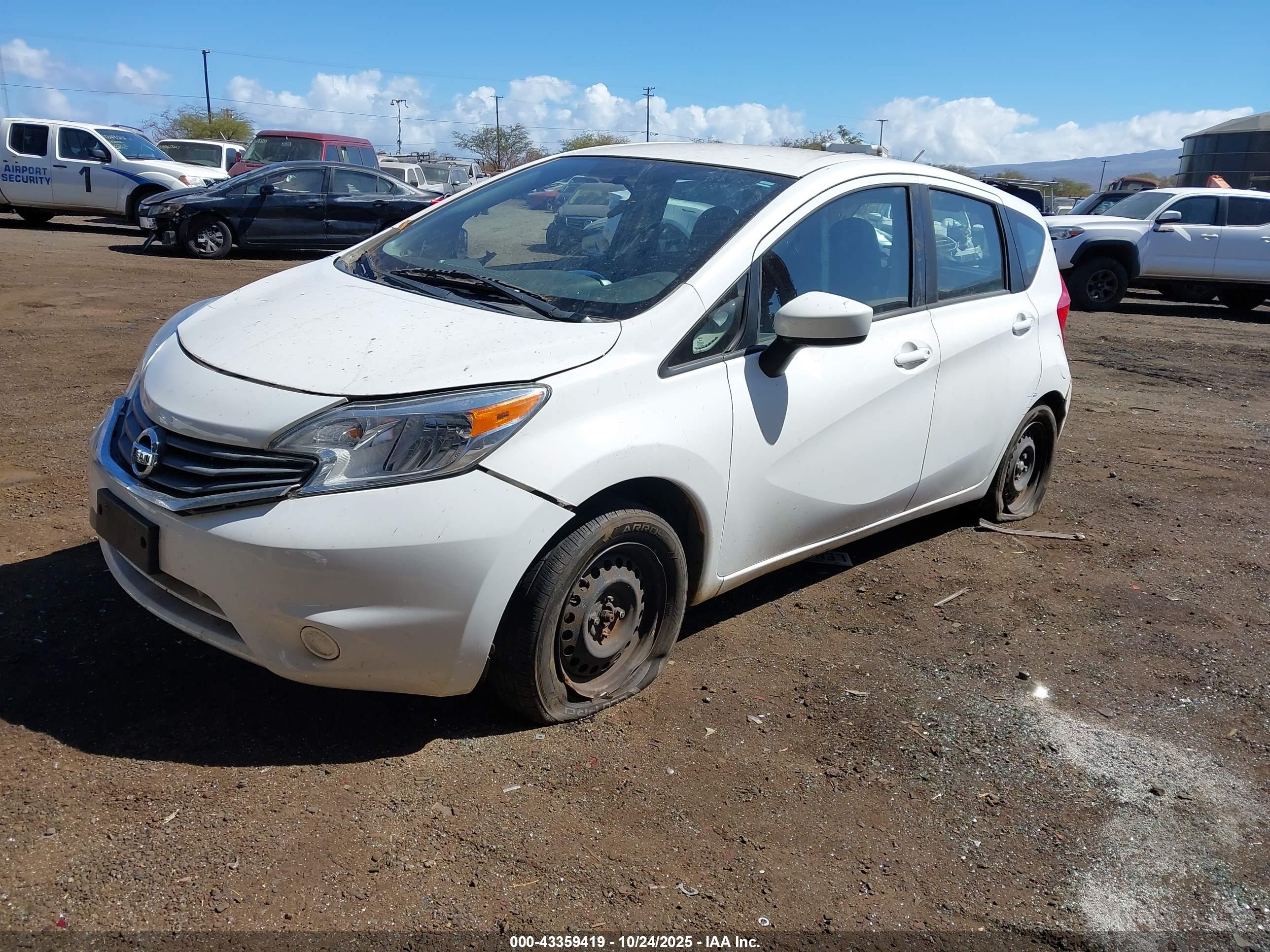 NISSAN VERSA image 2