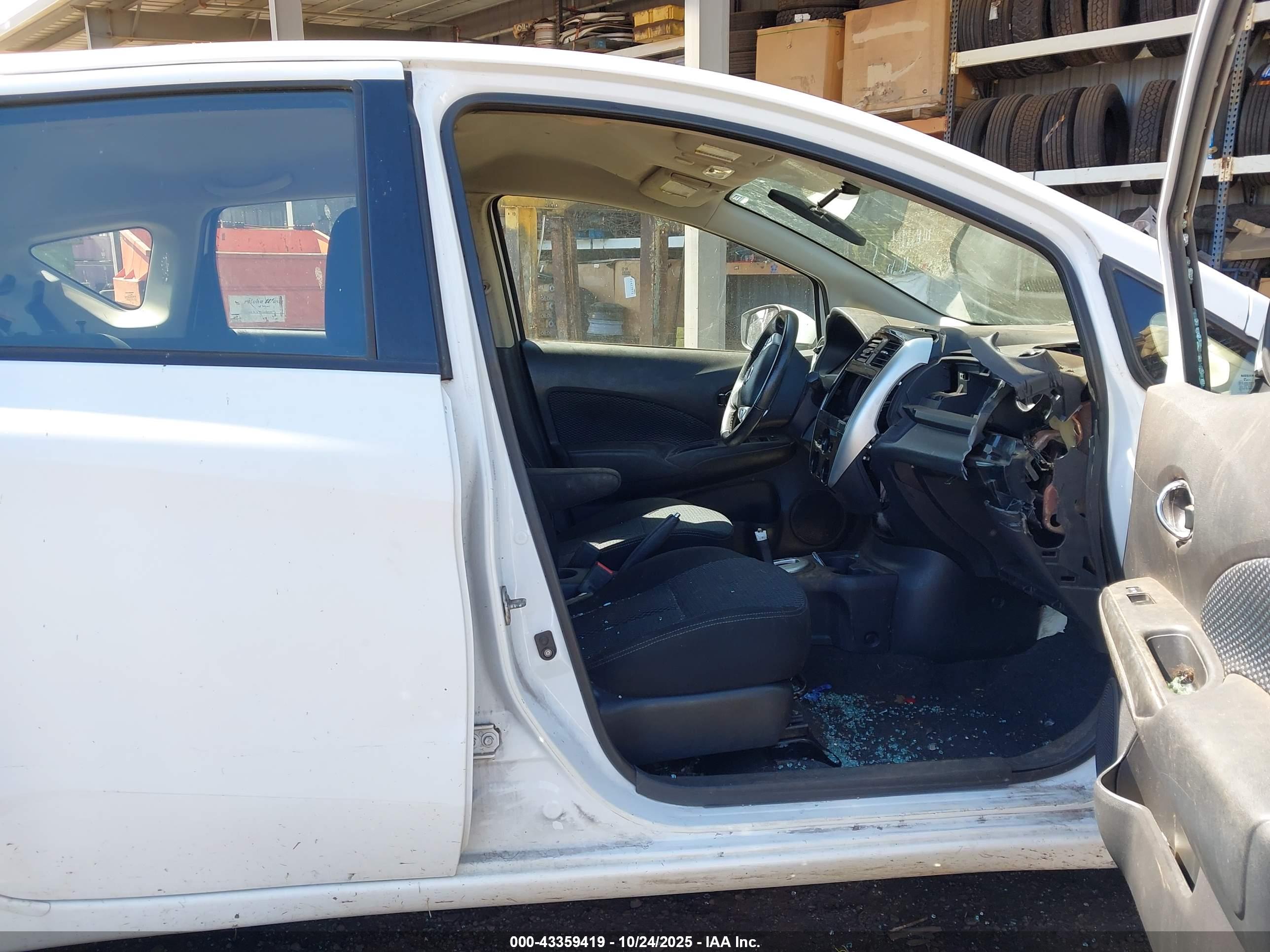 NISSAN VERSA image 5