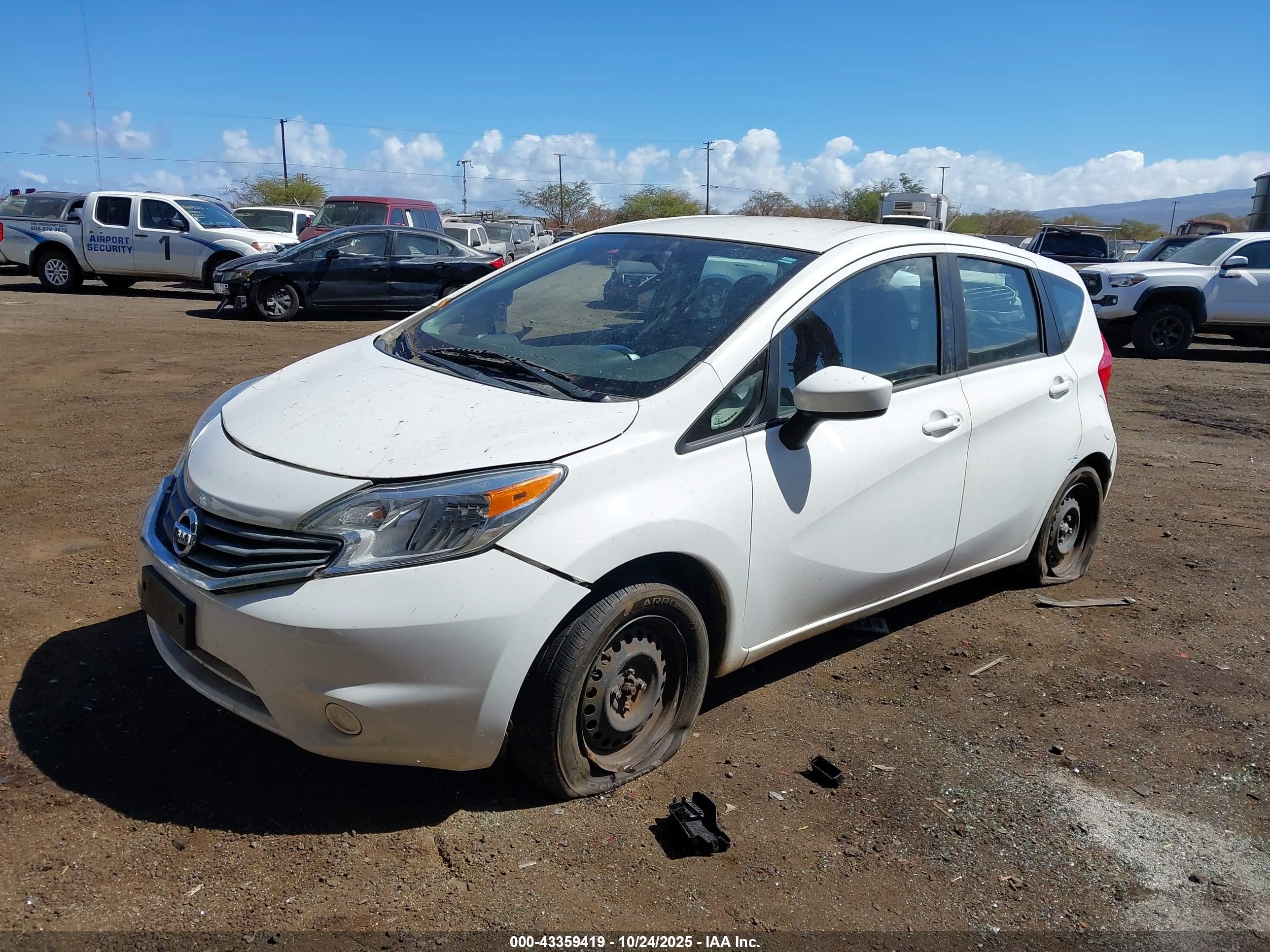 NISSAN VERSA image 6