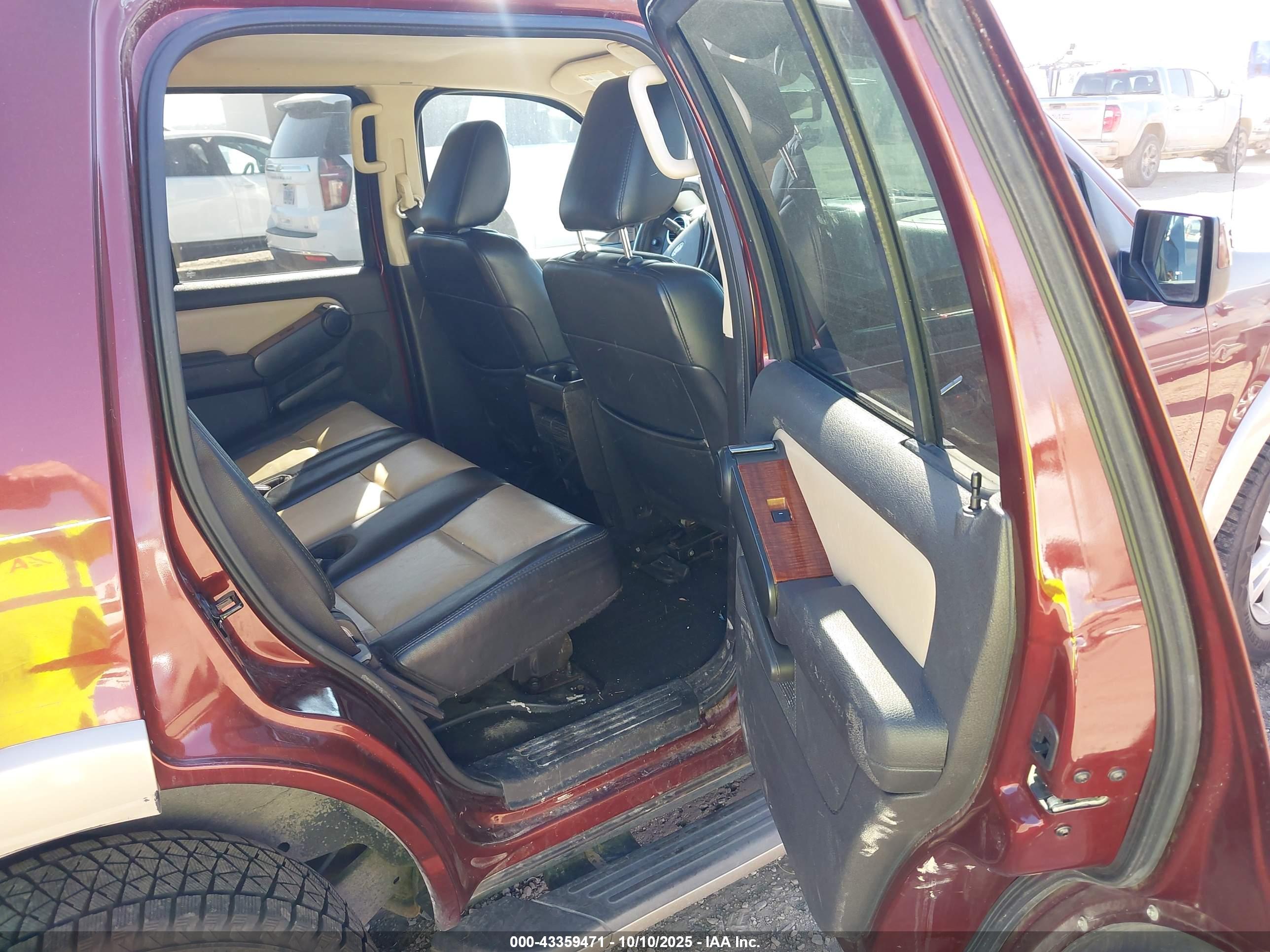 FORD EXPLORER image 8
