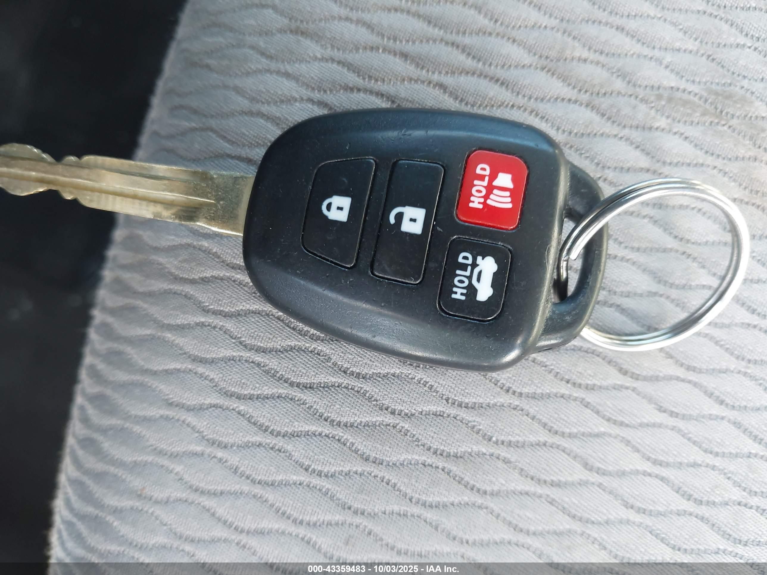 TOYOTA COROLLA image 11