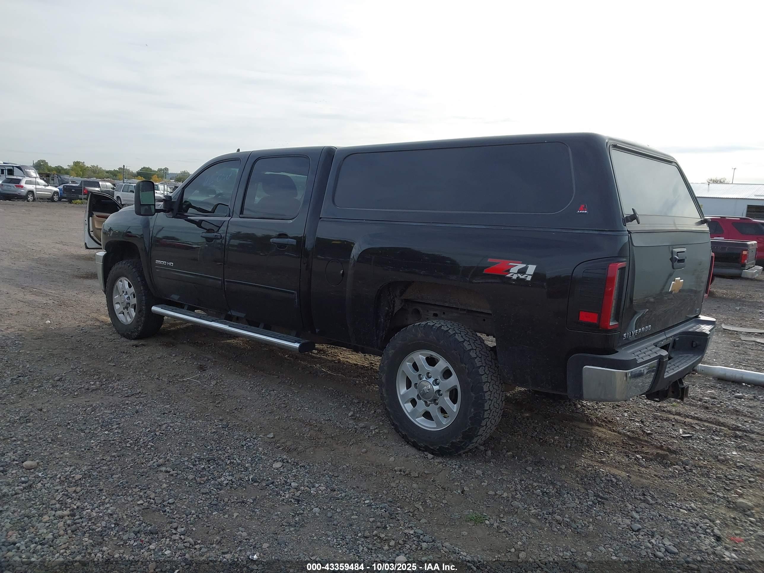 CHEVROLET SILVERADO image 3