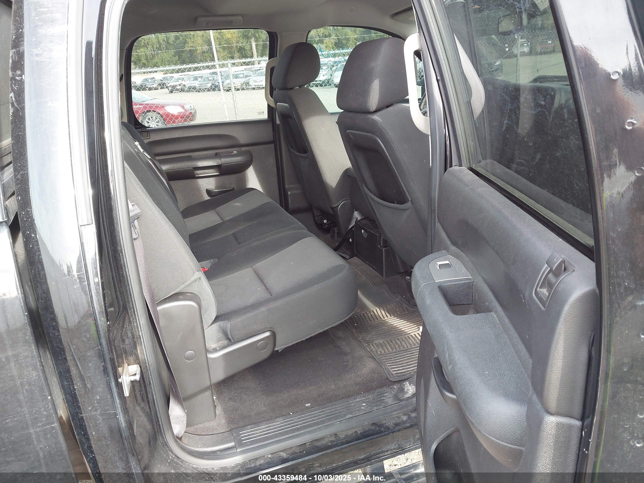 CHEVROLET SILVERADO image 8
