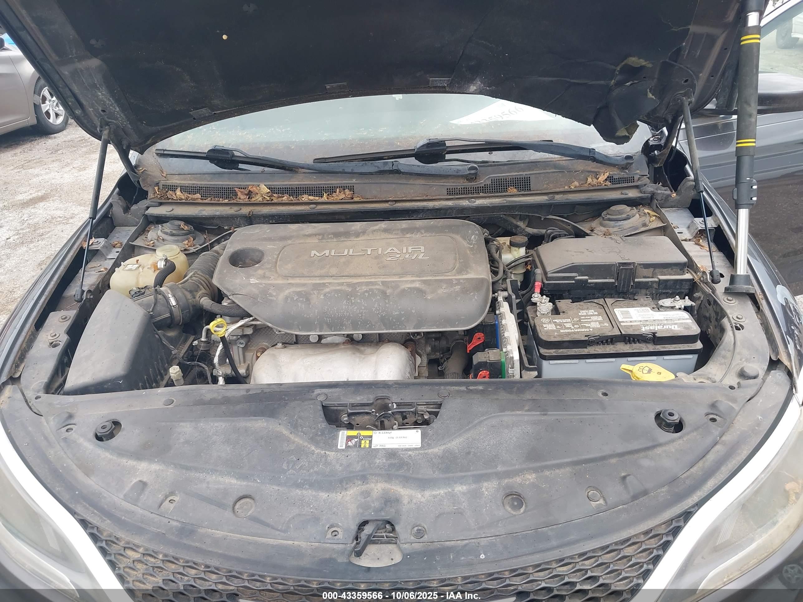 CHRYSLER 200 image 10