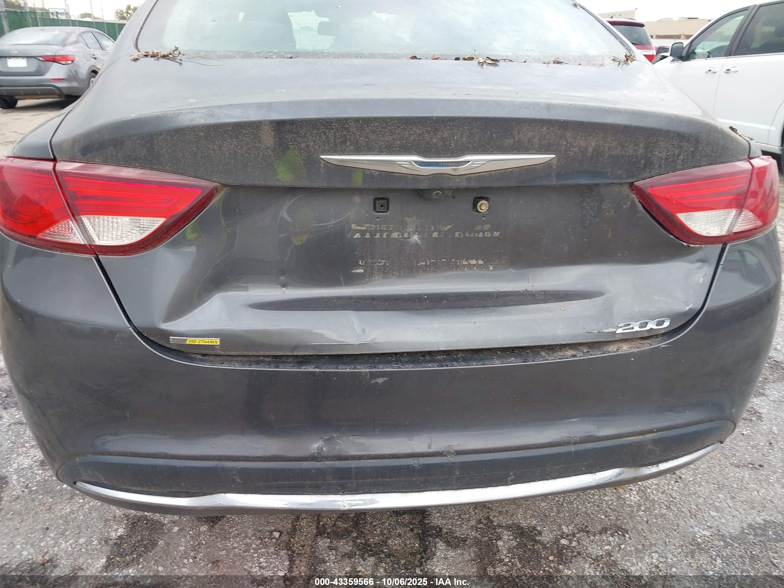CHRYSLER 200 image 6