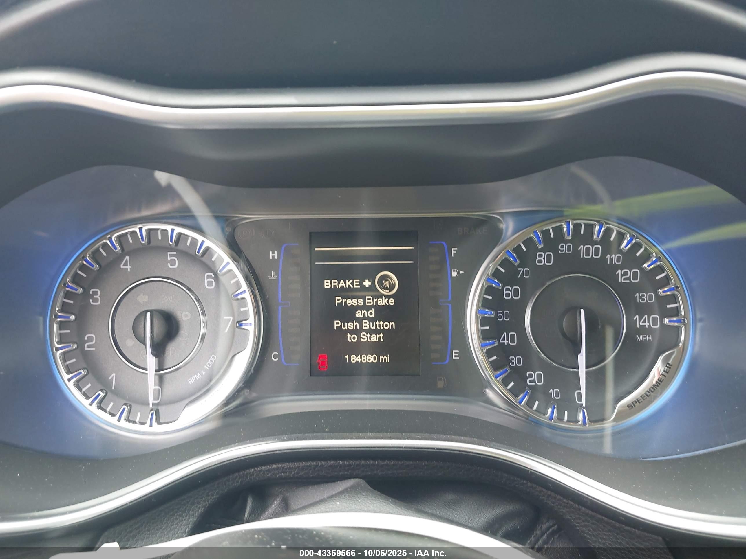 CHRYSLER 200 image 7
