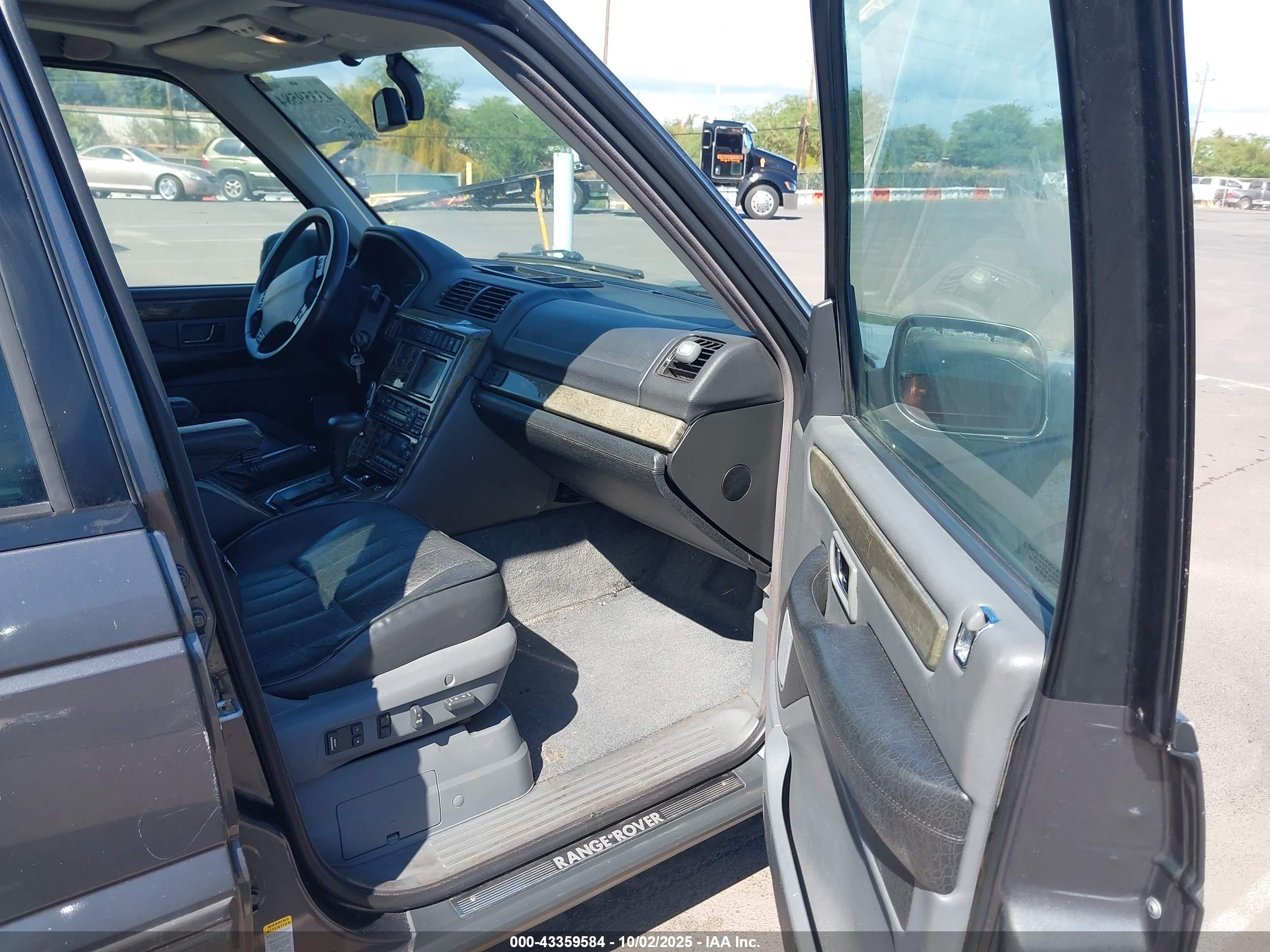LAND ROVER image 5