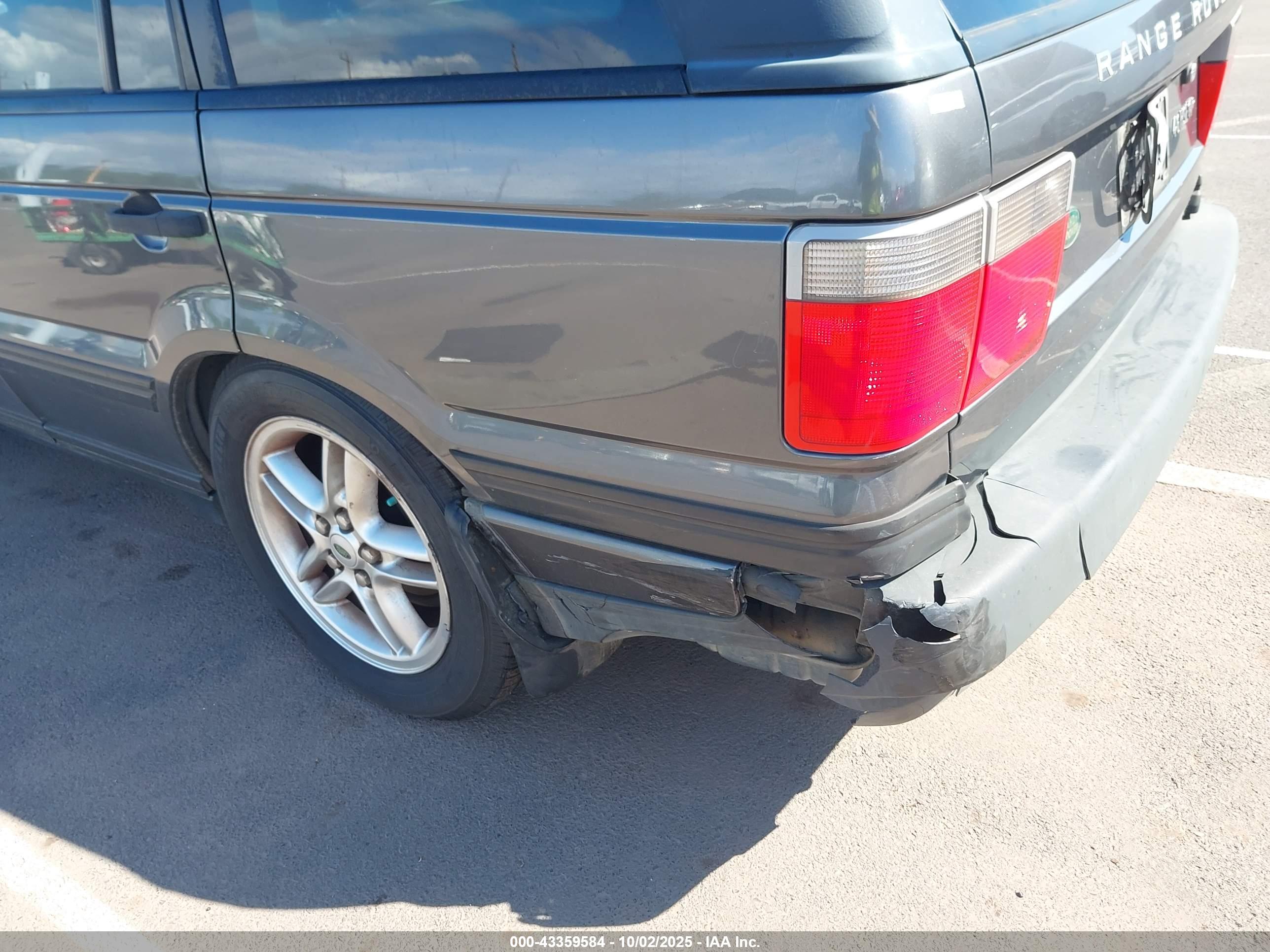 LAND ROVER image 6