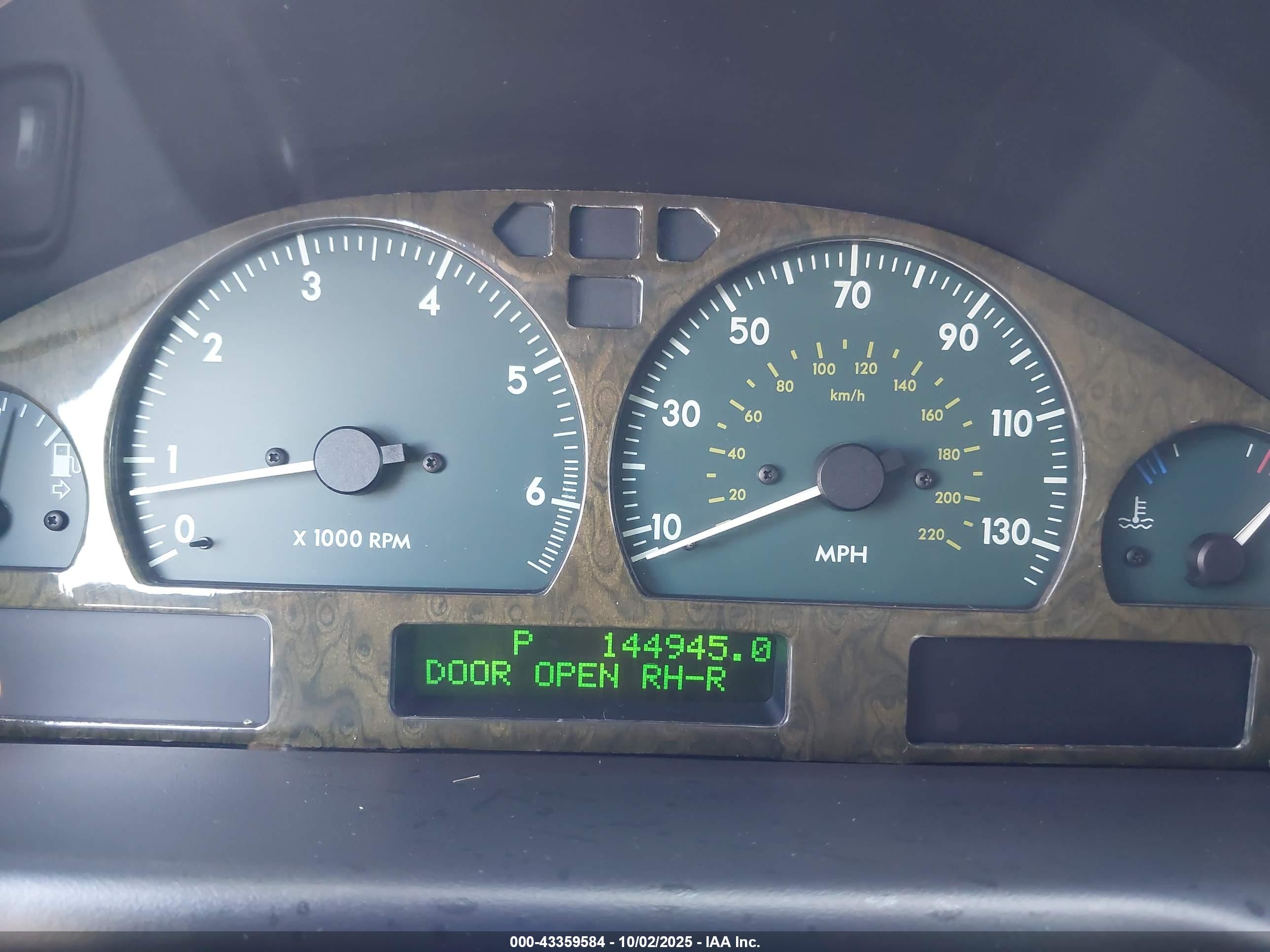 LAND ROVER image 7