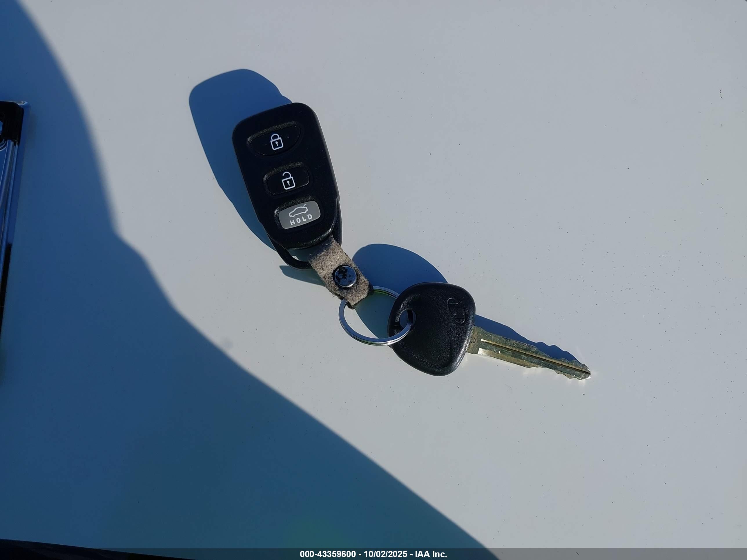 HYUNDAI ELANTRA image 11
