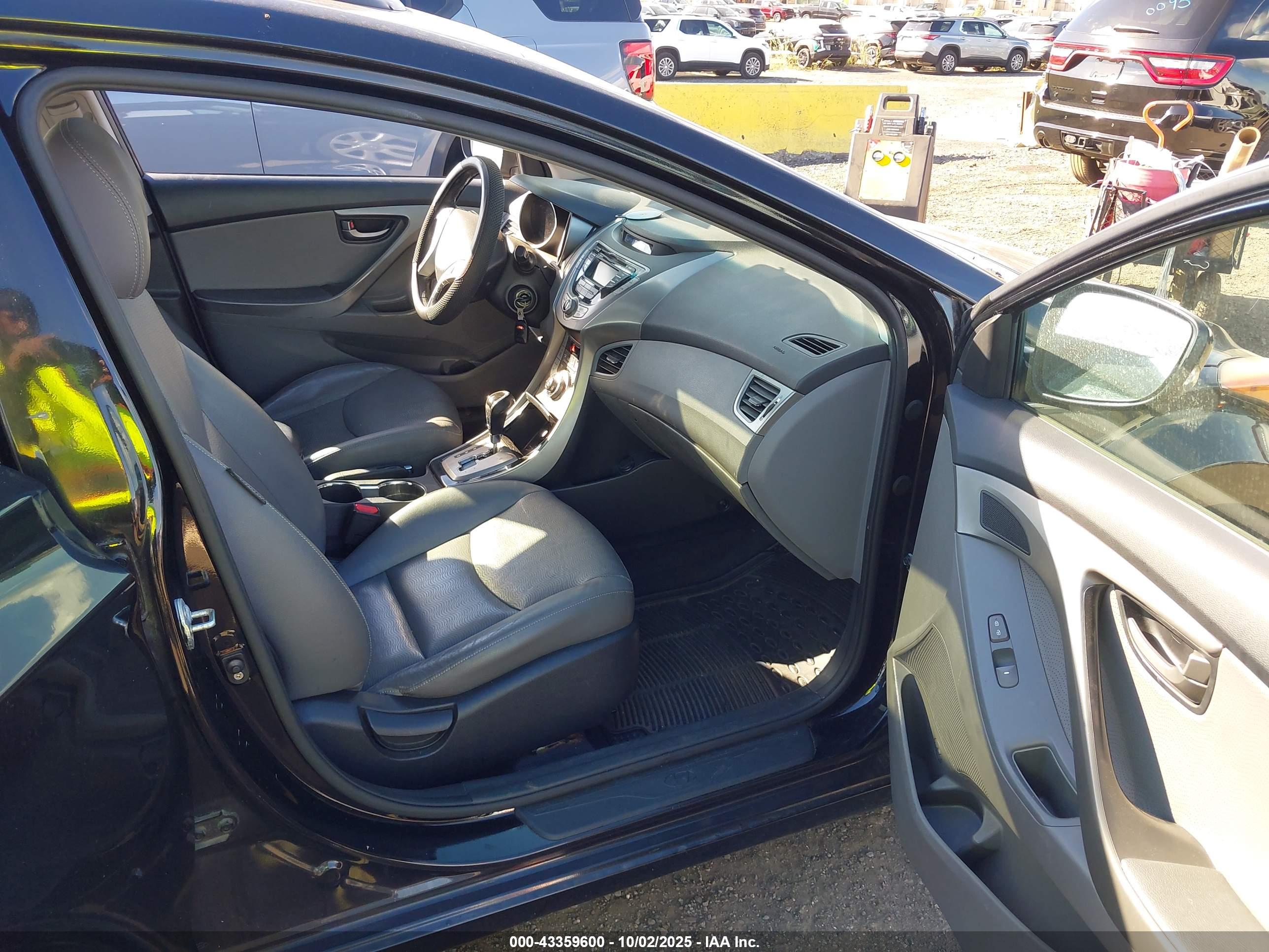 HYUNDAI ELANTRA image 5