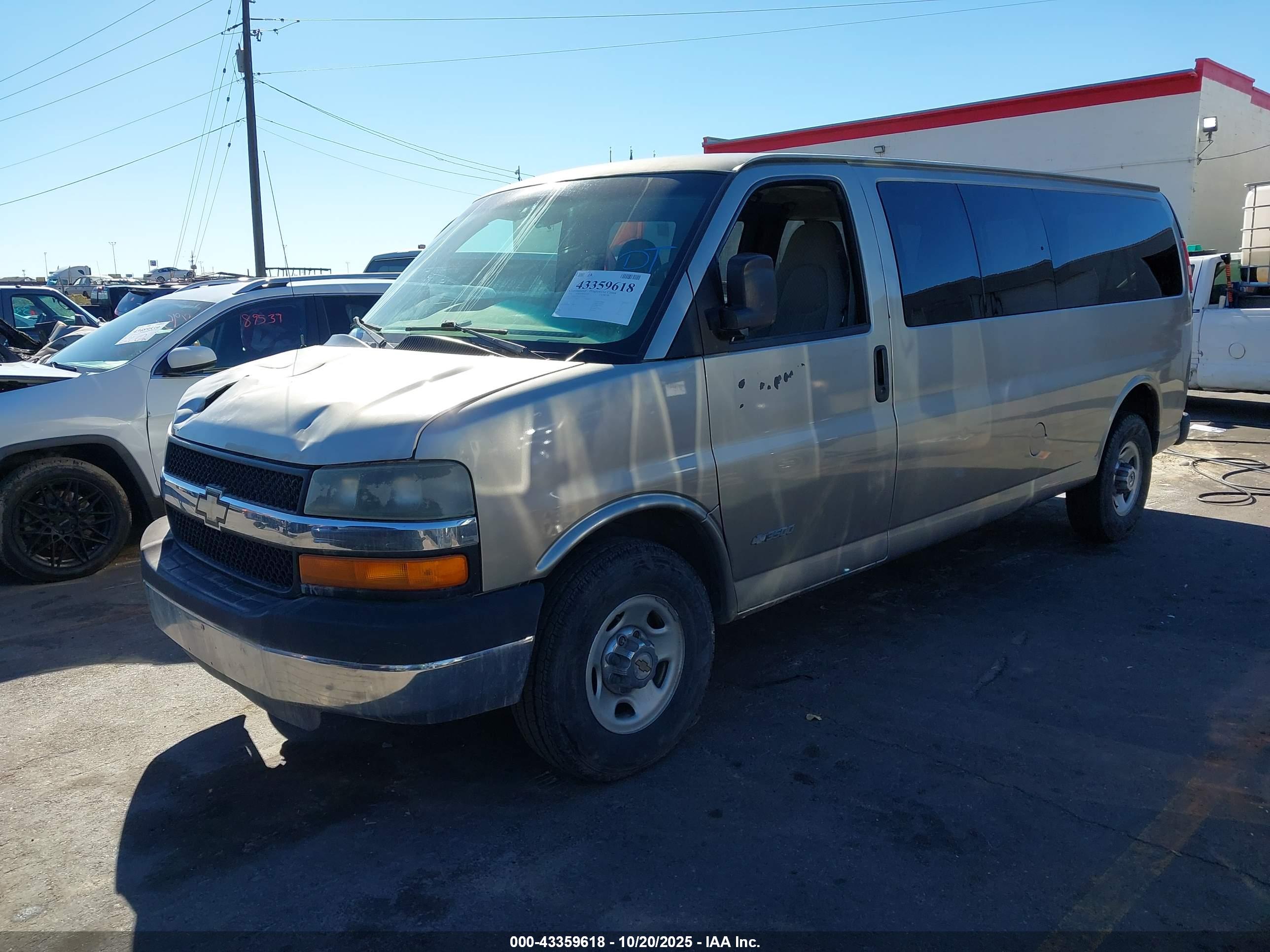 CHEVROLET EXPRESS image 2