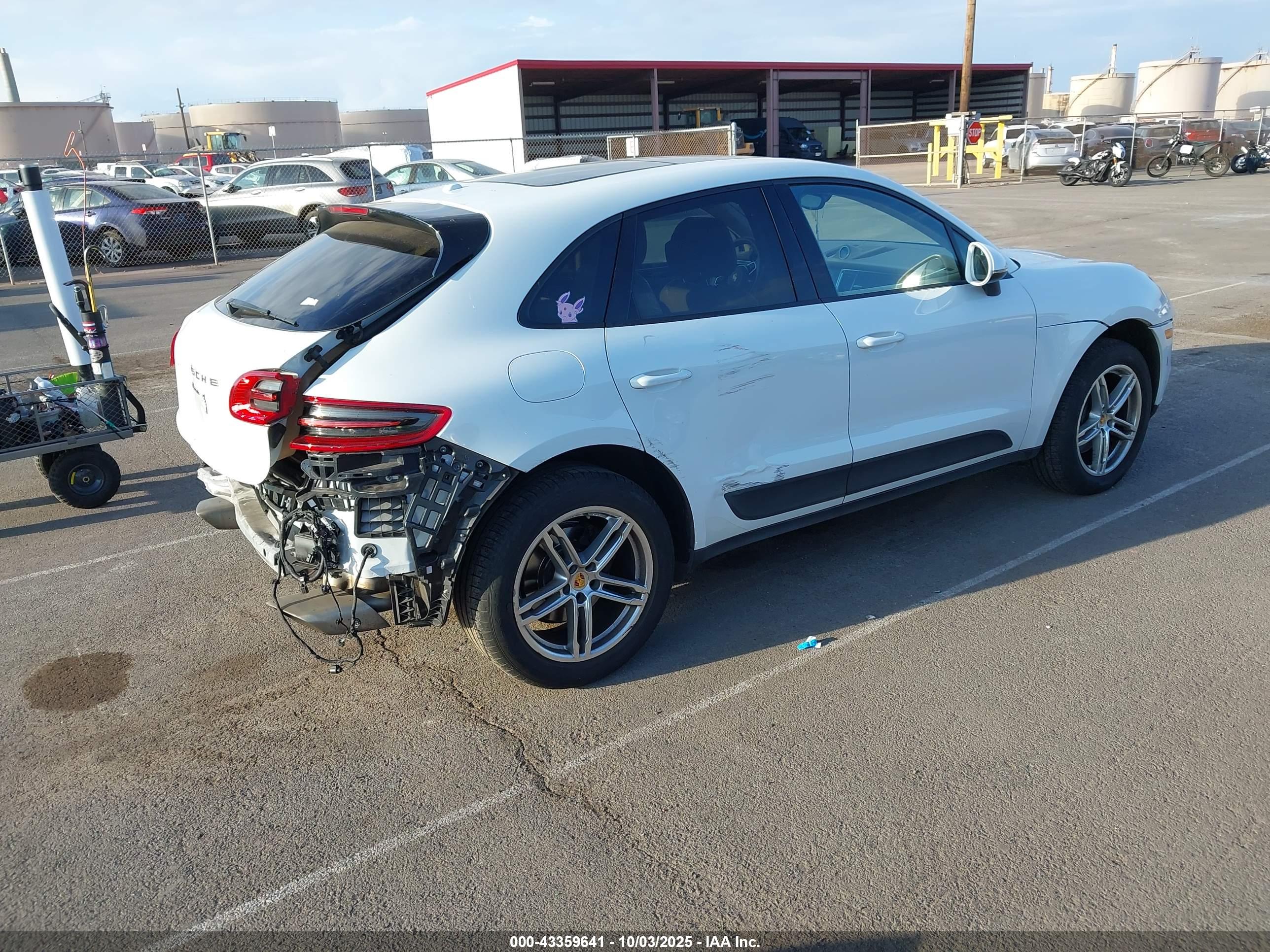 PORSCHE MACAN image 4