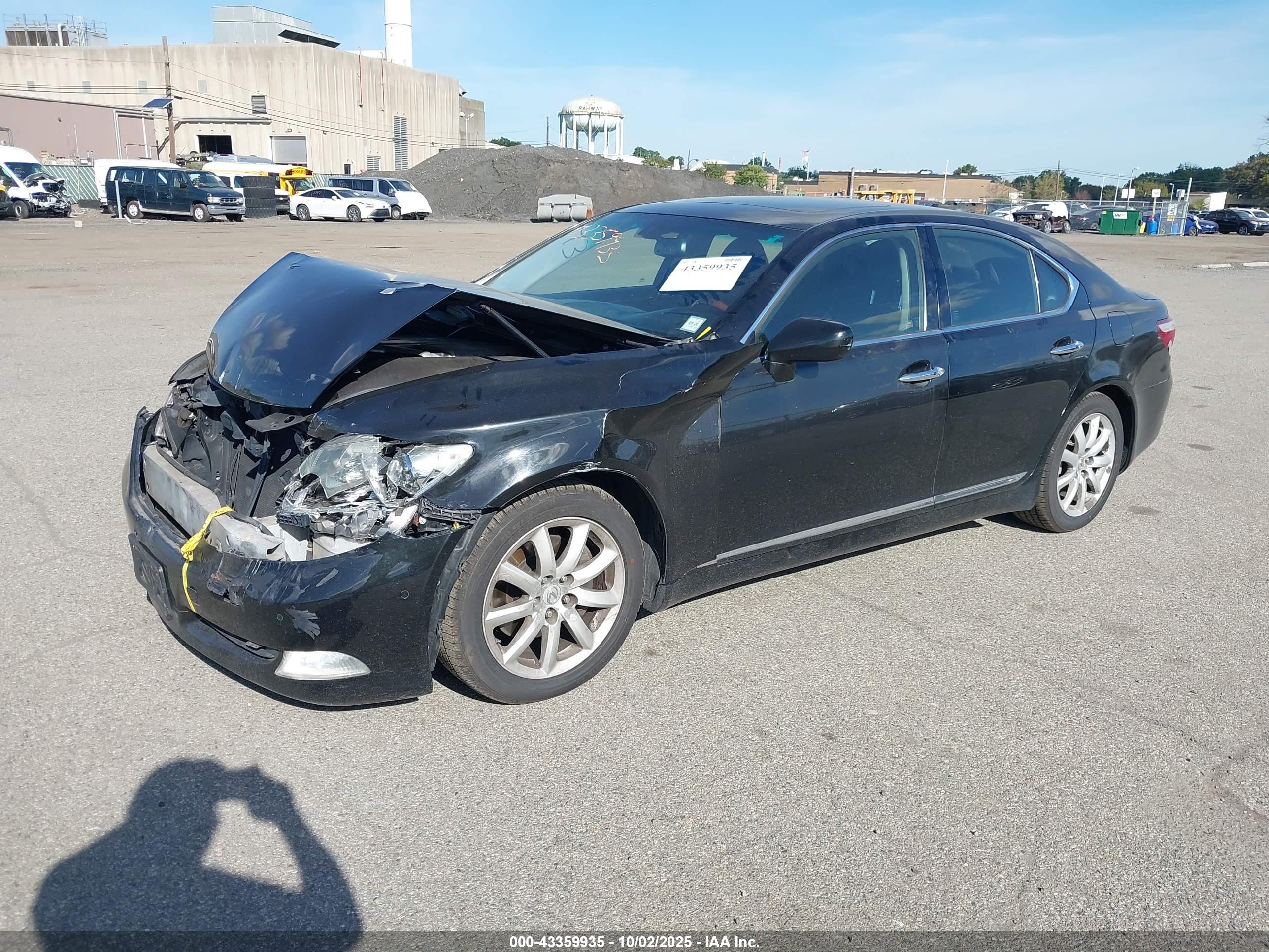 LEXUS LS image 2