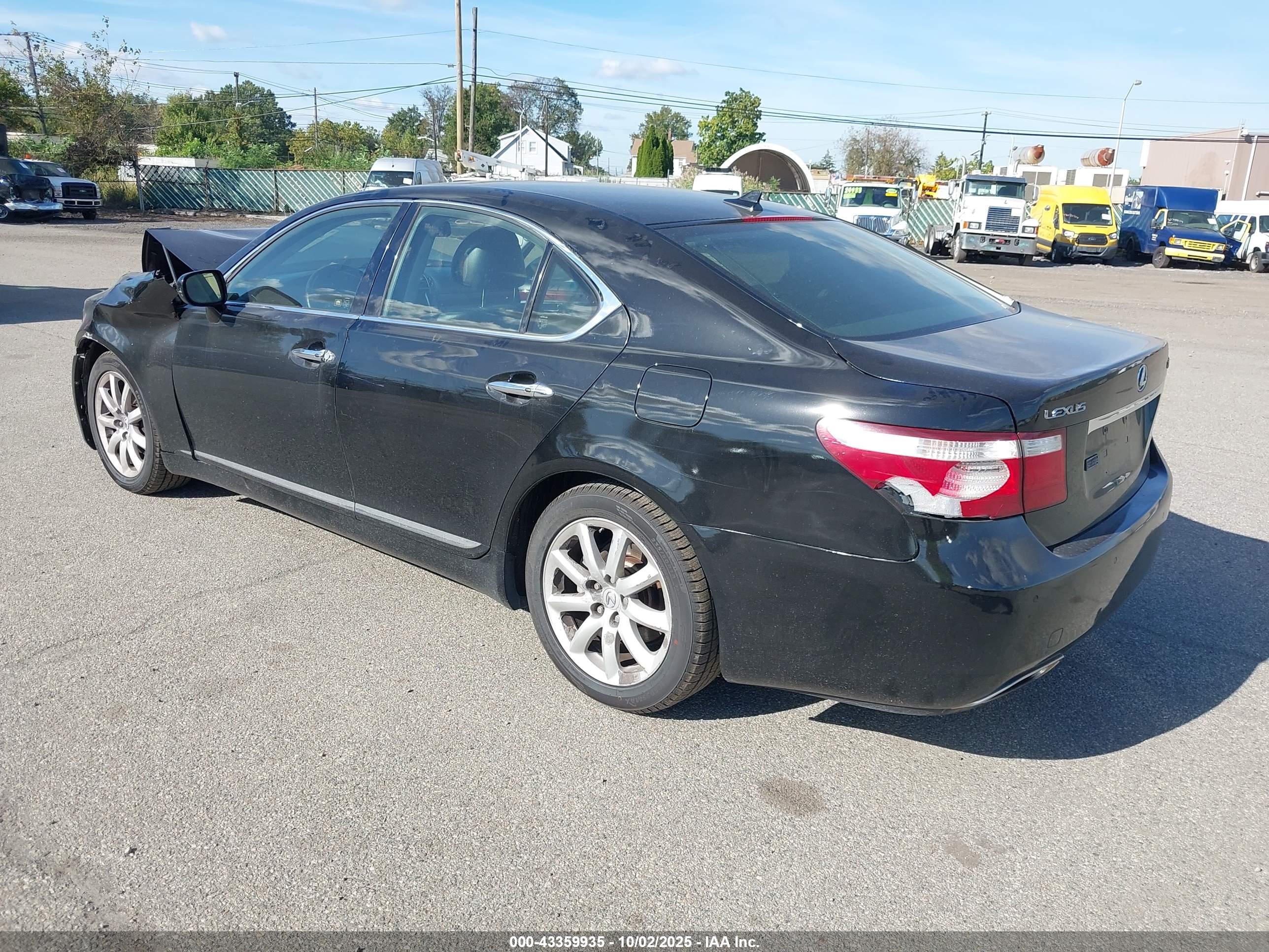 LEXUS LS image 3