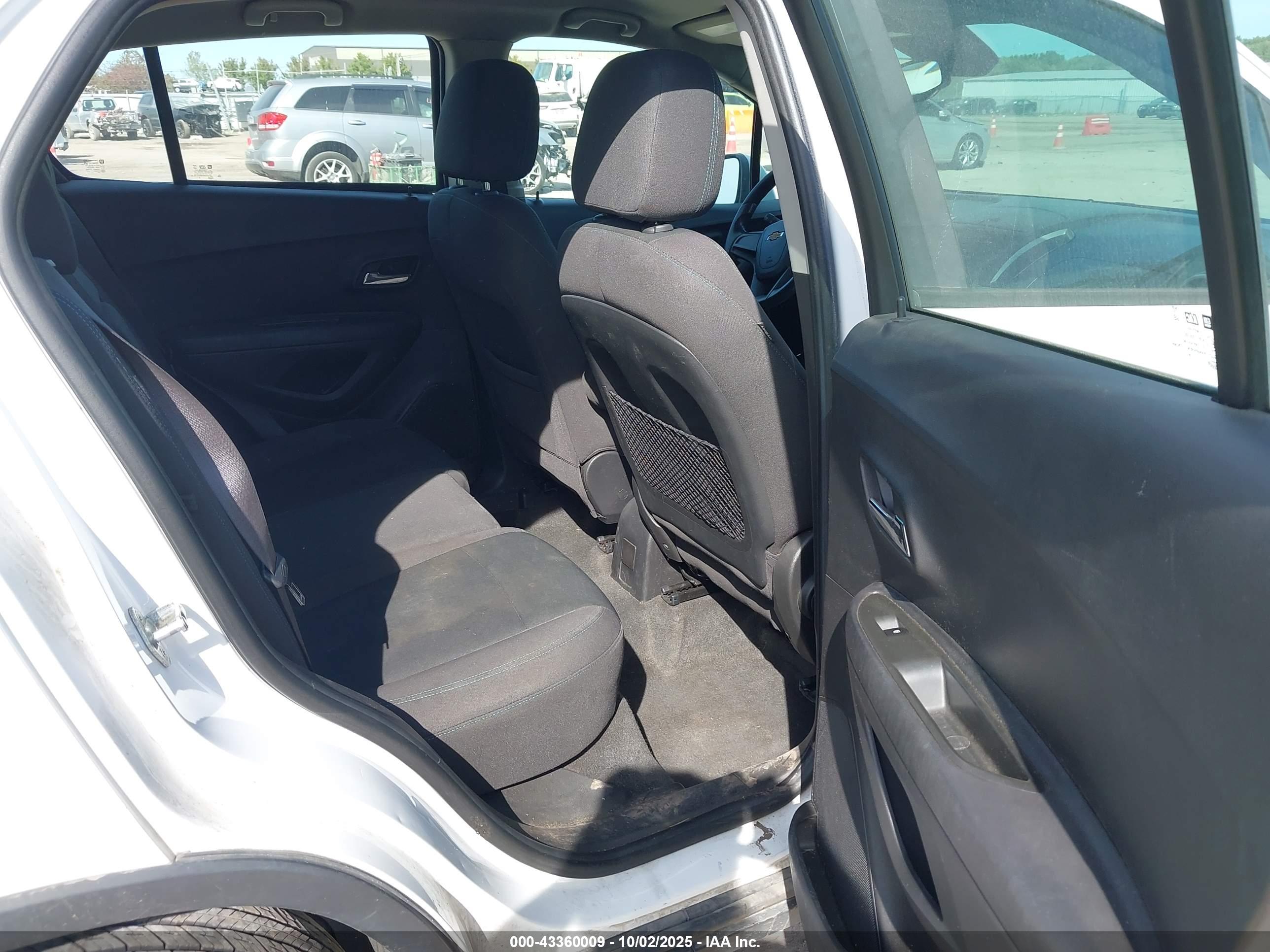 CHEVROLET TRAX image 8