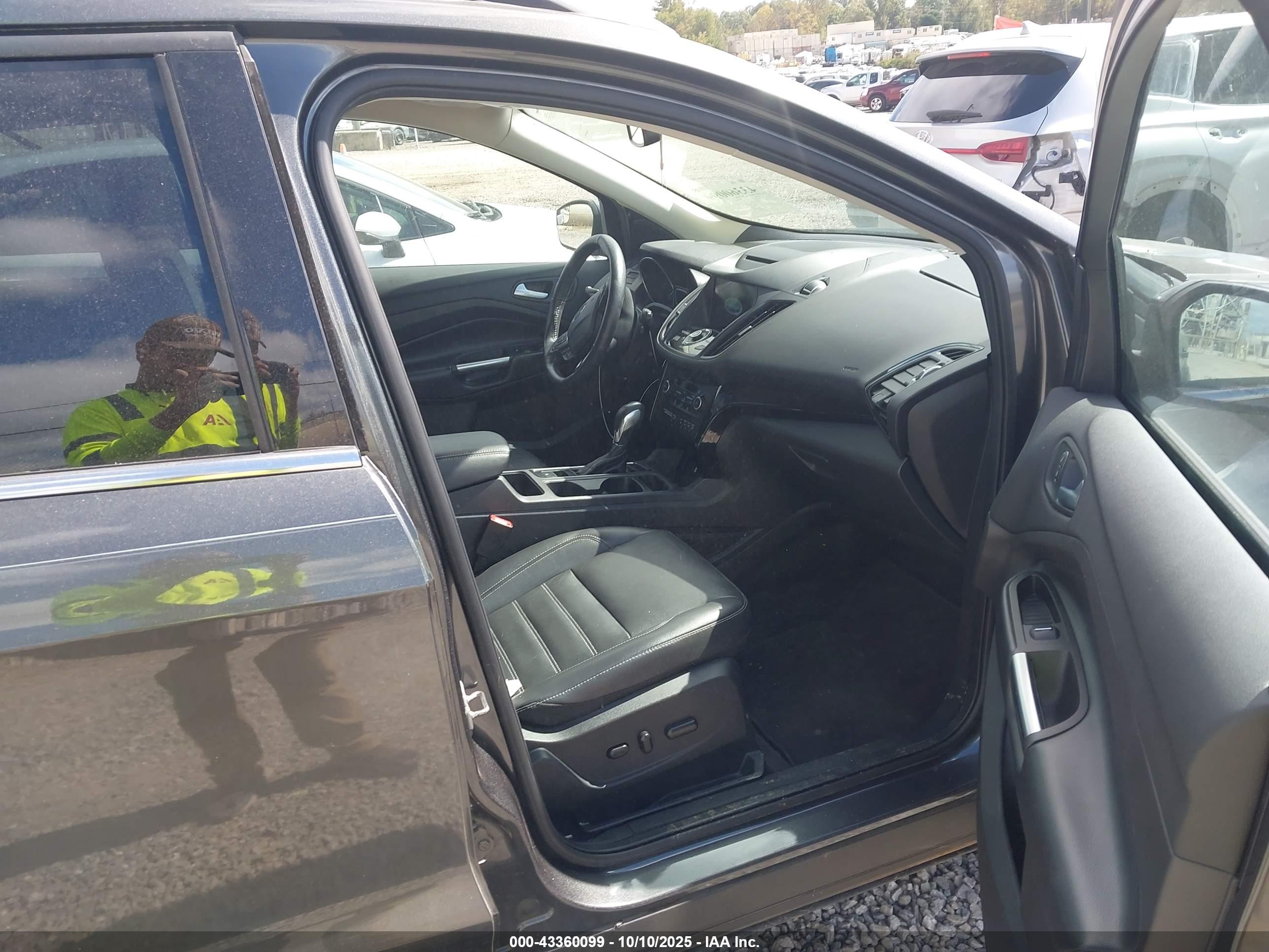 FORD ESCAPE image 5